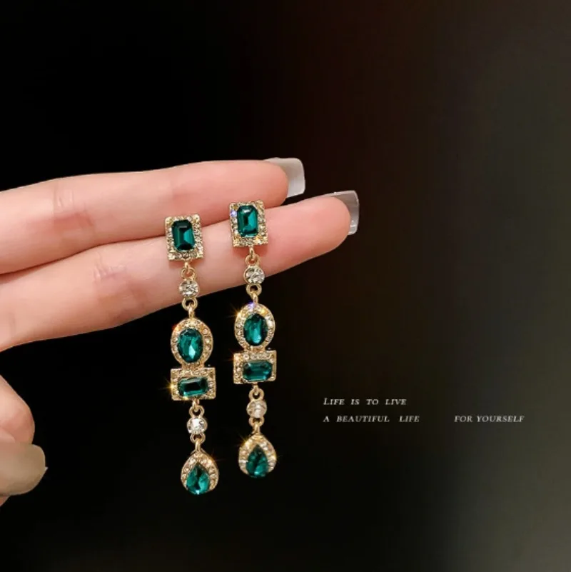 Silver Needle Diamond Inlaid Emerald Earrings French Light Luxury Palace Style High-end Earrings for Women