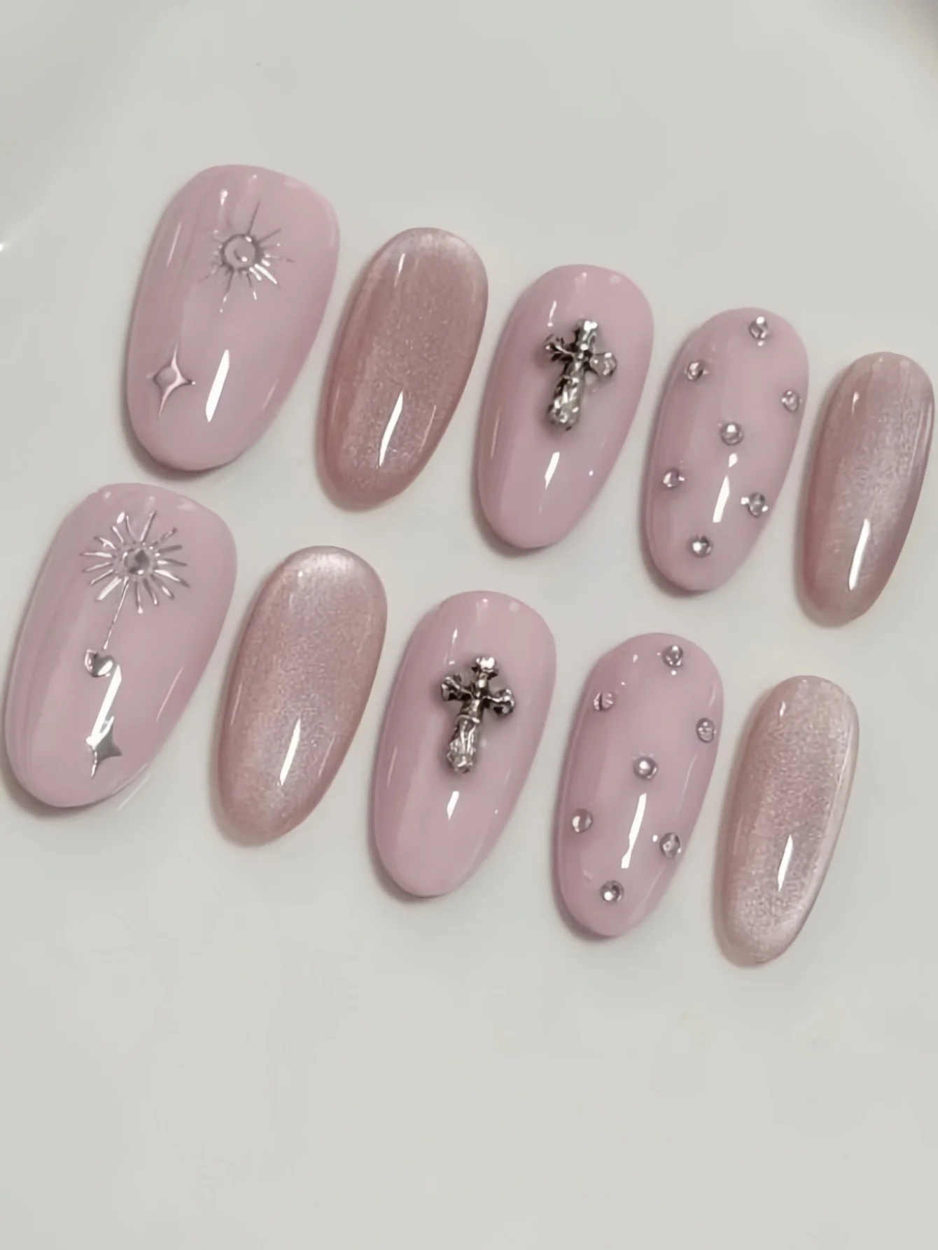 10-Piece Set of Nude Pink Cat-Eye Cross and Star Press-On Nails, Gentle and Sweet Cool Style, Nude Pink Base with Fine Glitter Cat-Eye, Metallic Crosses, Sun Star Rays, and Rhinestone Embellishments, Sweet and Spicy Balance, Both Pure and Alluring