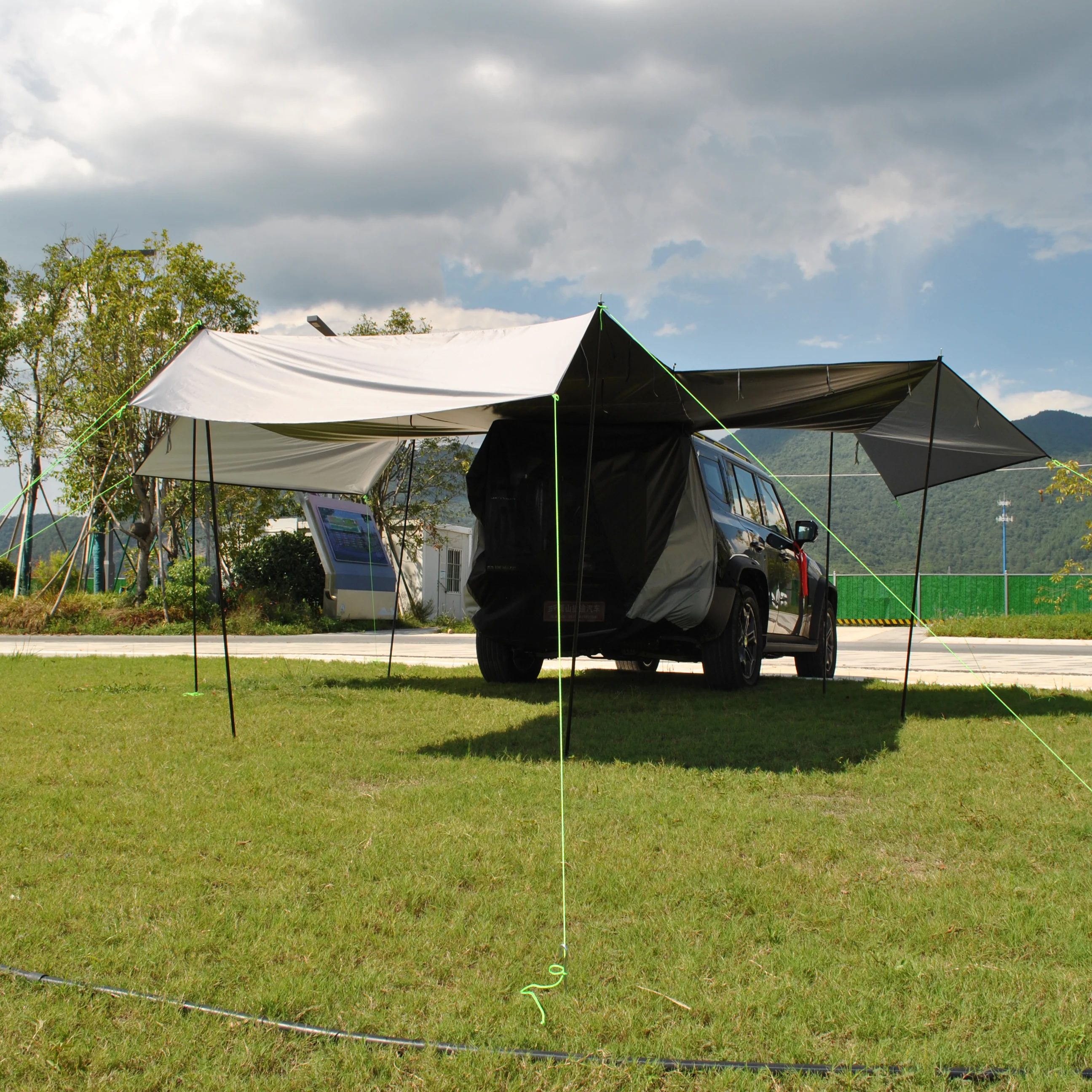 SUV Tailgate Tent with Three Side Awning Shade Transmittance, Car rear shower tent, Hatchback Car Tent, Multi-Use 3-1 Trunk Tent