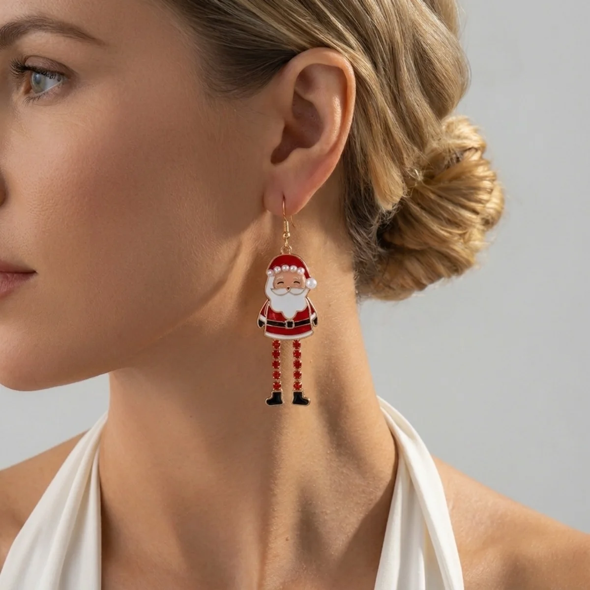 Weihnachtliche kreative Ohrhänger mit simulierten Perlen und langen Beinen im Weihnachtsmann-Design für Damen, Neujahrs-Ohrschmuck mit Lebkuchenmann und Schneemann. – Detail 4