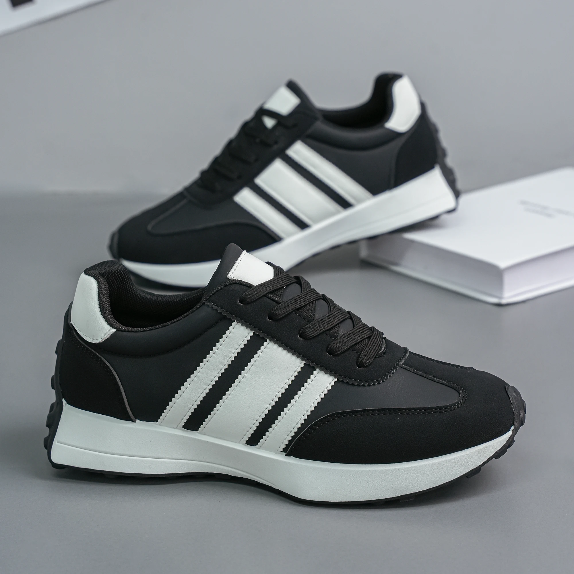 

Мужские легкие повседневные кроссовки. Повседневная обувь для прогулок на открытом воздухе для мужчин.