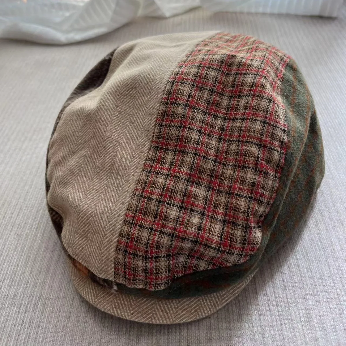 Retro Plaid Splicing Beret Wool Octagonal Cap Warm Newsboy Cap Street Painter Hat Retro Forward Cap England Plaid Hat