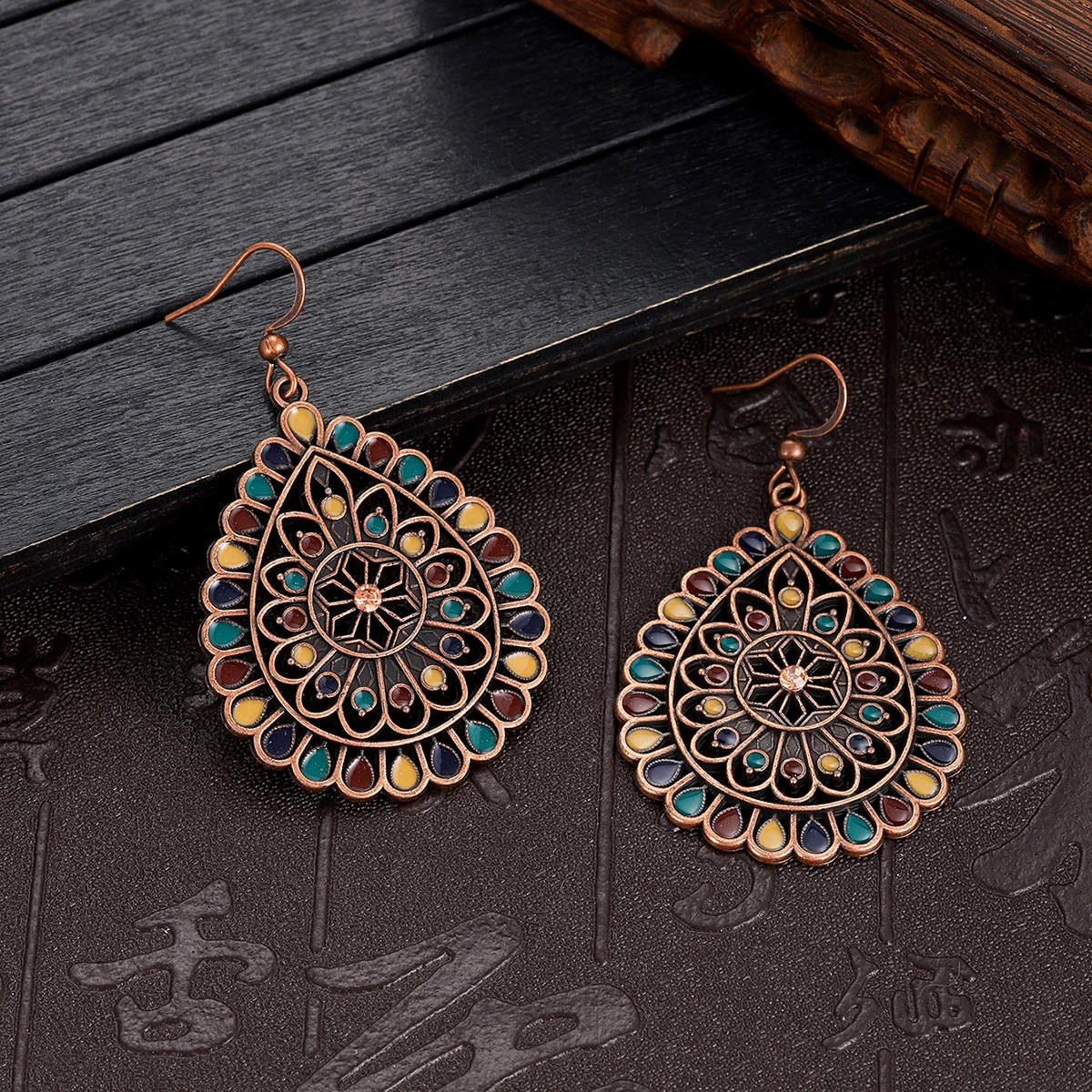 Bohemia Metal Flower Drops Oil Earrings for Ladies Antique Gold Plated Water Drop Hollow Earrings Girl Wedding Party Accessories