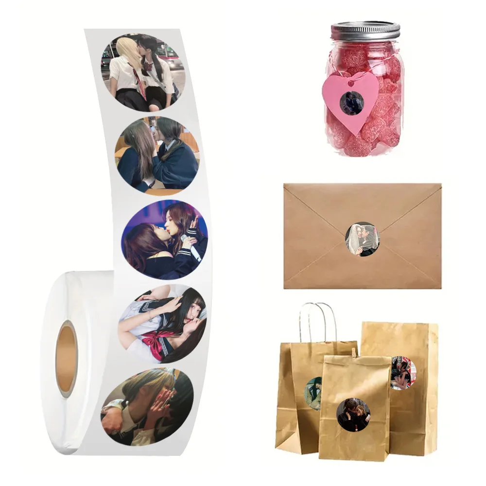 500 Teile/rolle Lesben Roll Aufkleber Lesben Frauen Kuss Versiegelung Aufkleber DIY Laptop Telefon Gitarre Wasser Tasse Auto Skateboard Kind spielzeug