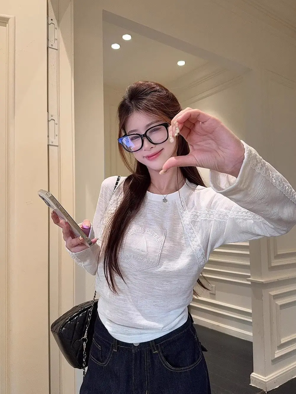 

Gagarich корейская белая кружевная лоскутная футболка с длинными рукавами и круглым вырезом, ранняя осень, стильный универсальный топ с вышивкой в виде парусника