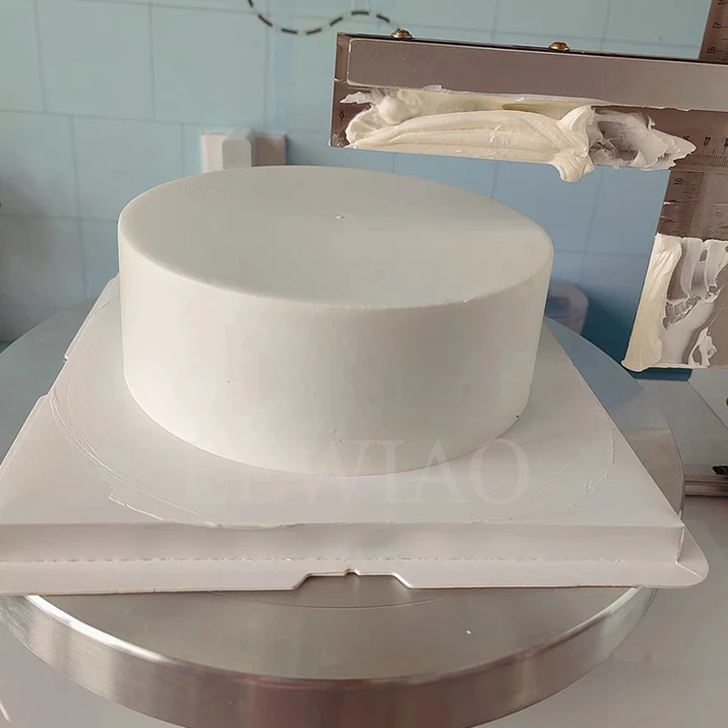 معدات المخابز كعكة عيد الميلاد التلقائي تزيين كريم المستورد أكثر سلاسة طلاء صقيع آلة توزيع الجليد