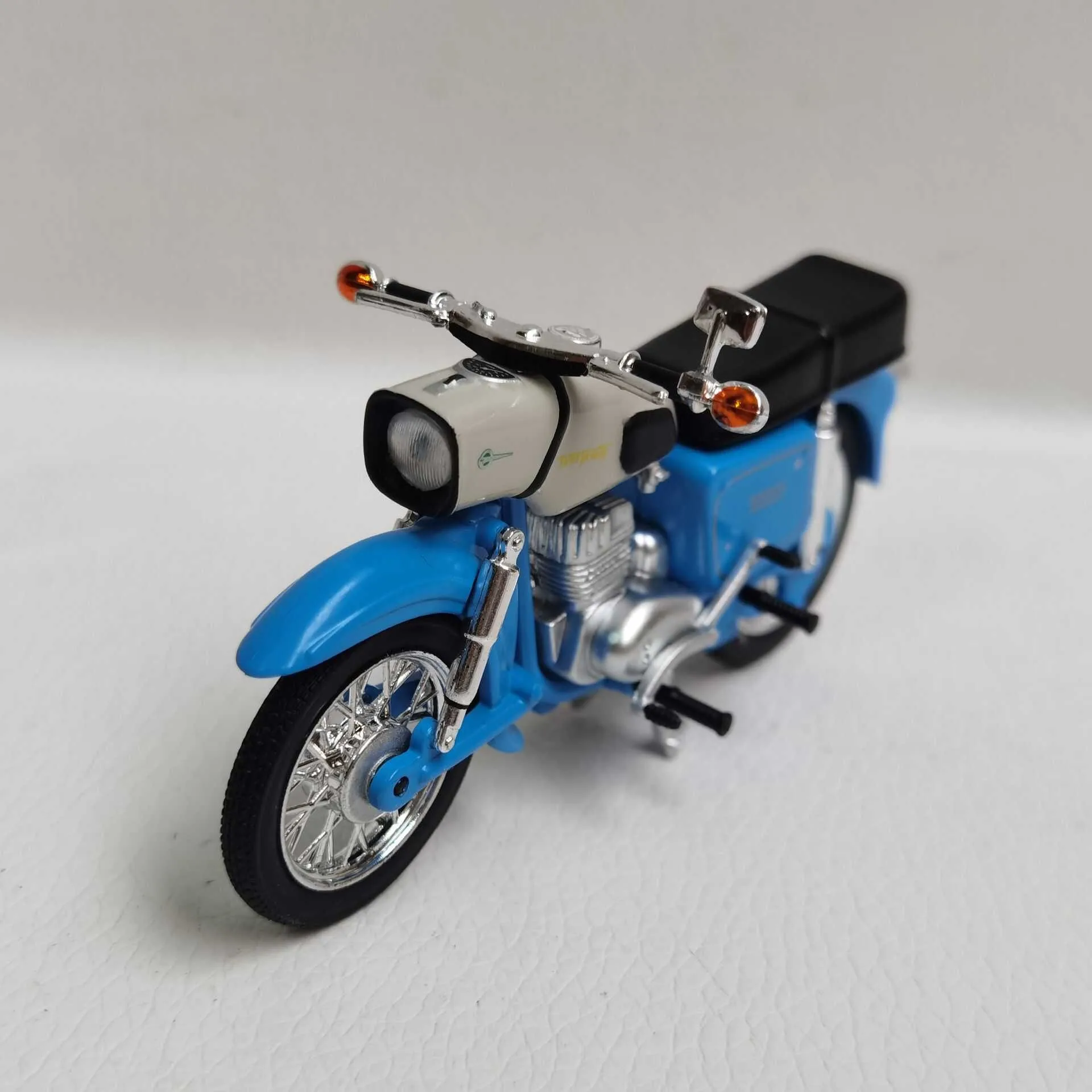 IXO ES 150 Motorbike Alloy Motorcycle Diecast Simulation Model Toys Collectible