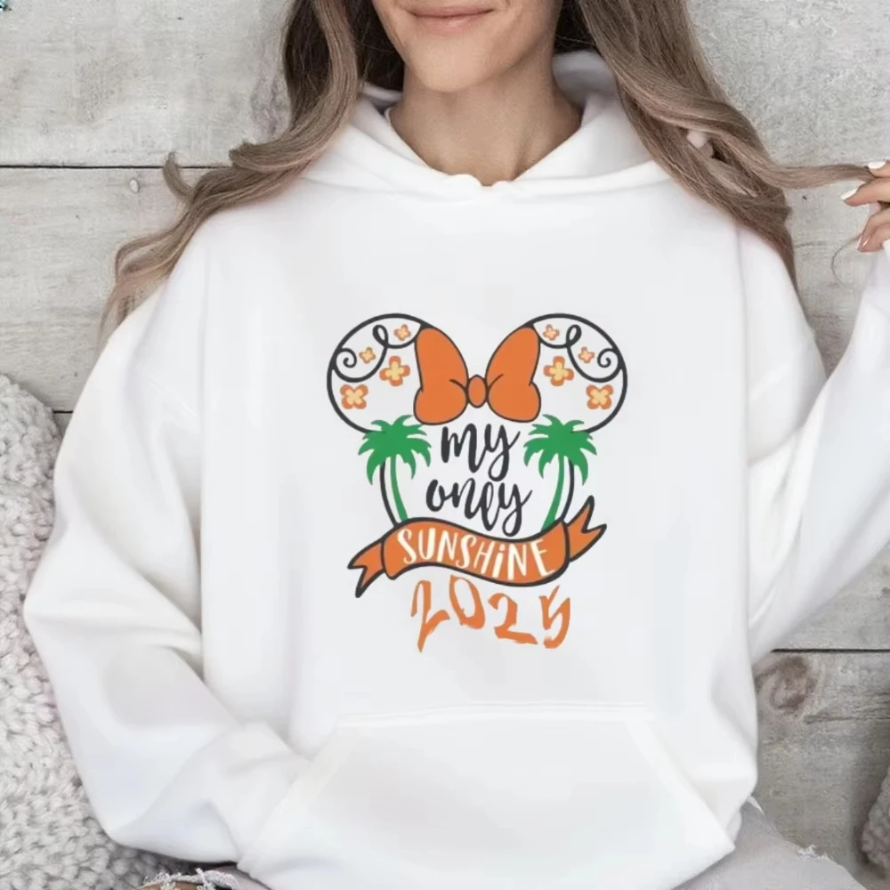 Ropa familiar de Disney 2025 conmemorativa de vacaciones multicolor disponible para otoño e invierno Sudadera con capucha holgada informal para niñas de manga larga