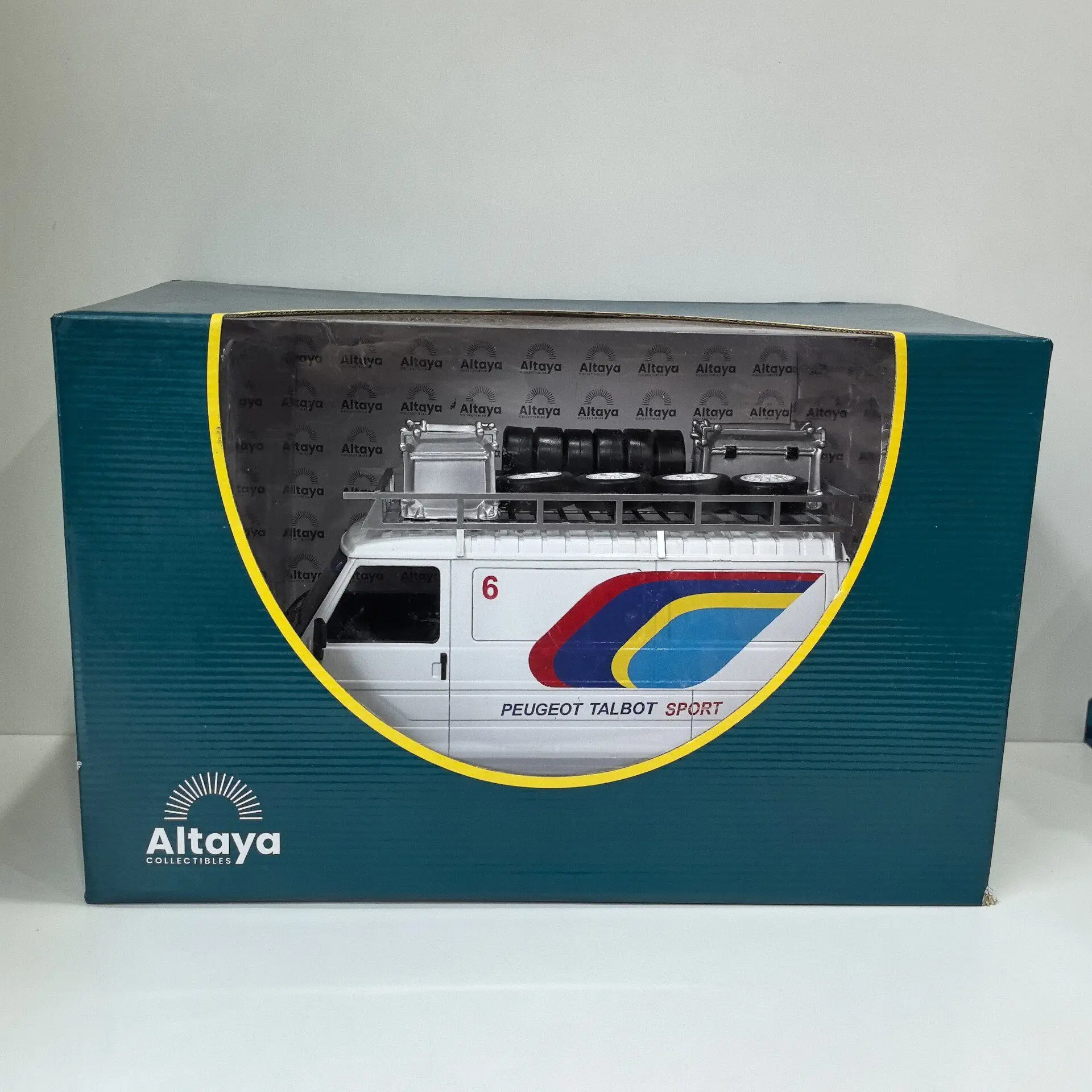 

Accessories Are Broken Diecast ALTAYA 1/18 Scale CITROEN C35 H6 Alloy Car Model