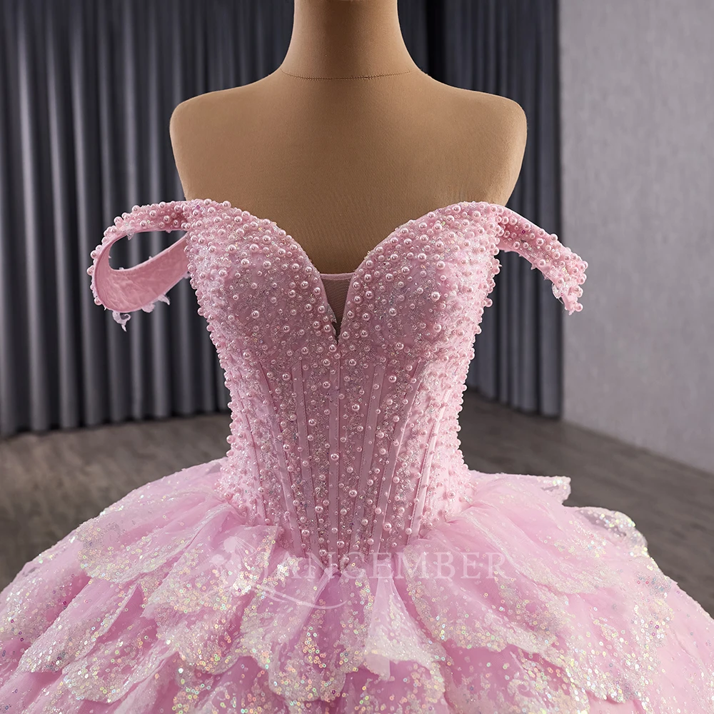 Abiti stile Quinceanera con spalle scoperte Corsetto personalizzato in rilievo Organza Abito dolce 16 Abito da ballo a strati Abiti 15 Anos Princes lucidi