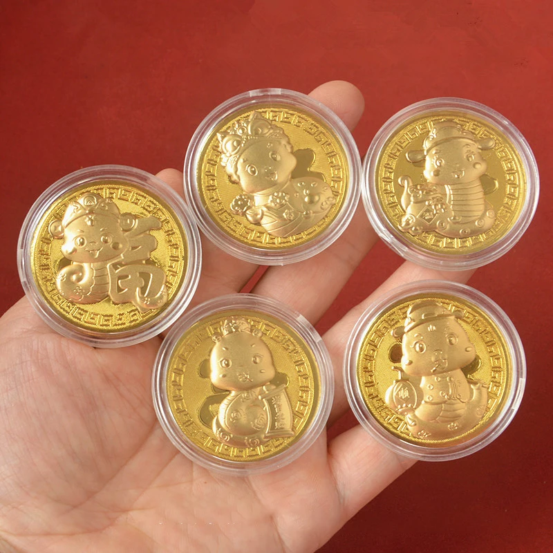 1Pcs 2025 Chinese Snake Gold Coin With Red Cardboard New Year Of The Snake Craft Golden Foil Cartoon Souvenirs Gifts