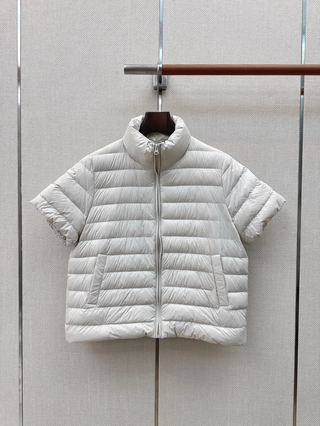 Half-sleeve down jacket, 2026 autumn-winter new style, white duck down filled, thick and warm women's down coat