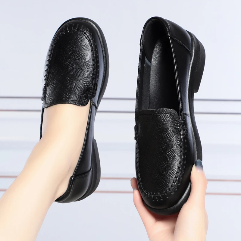 AIYUQI, mocasines para mujer, primavera 2025, nuevos zapatos recortados de cuero genuino para mujer, zapatos informales con punta redonda de talla grande para mamá para mujer