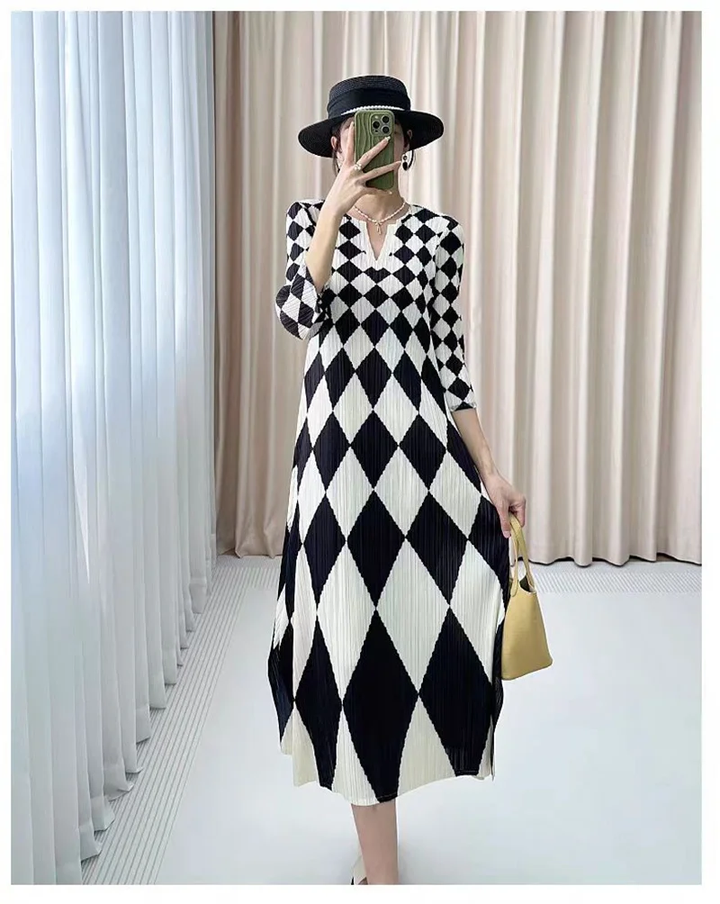 Elegant Party Dresses Woman Fashion Pleated Loose V-neck Female Autumn new Diamond Printed High-end Pleated Cropped Sleeve Dress