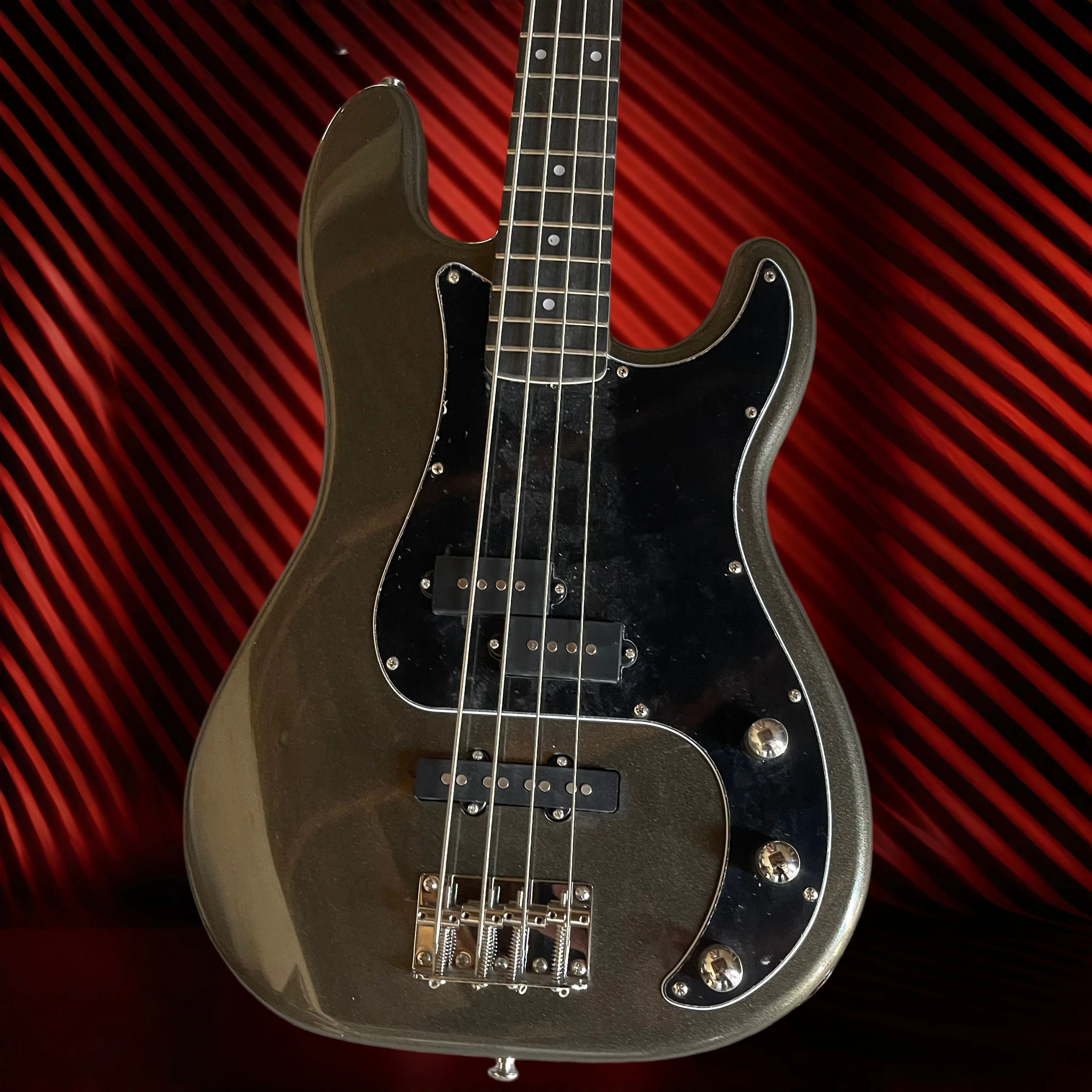 Metal Grey PJ Four String Electric Bass Black Shield Thick Low Frequency Rock Funk Jazz Band Bass Guitar Free Shipping Beginner