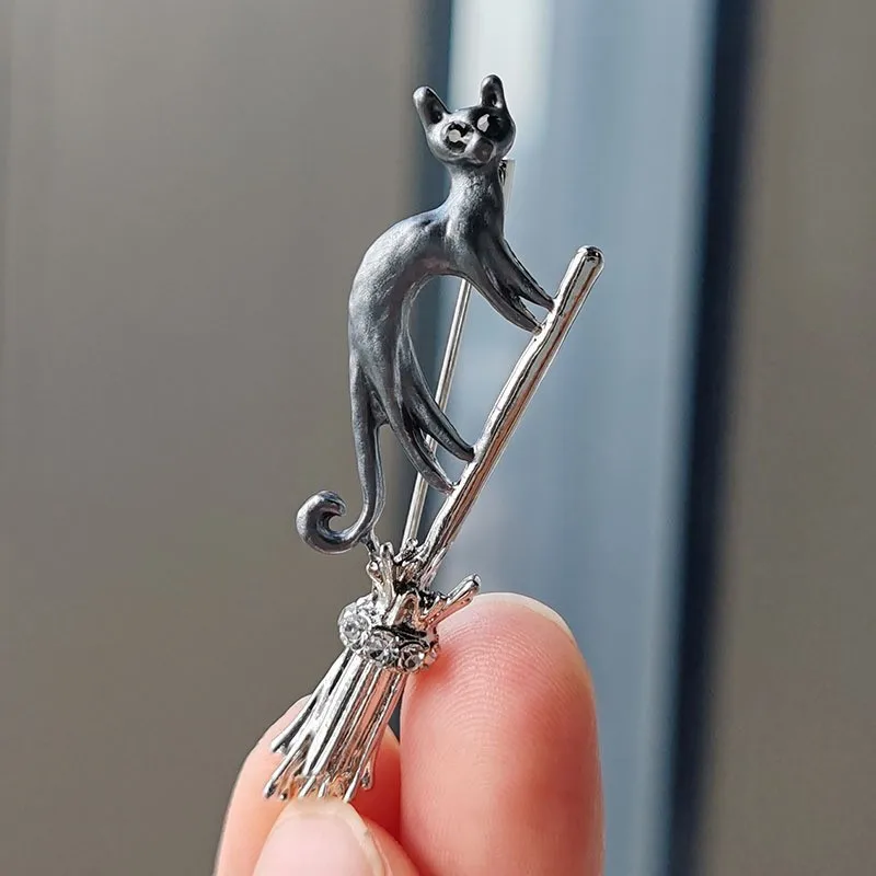 Funny Enamel Riding Magic Broomstick Black Cat Brooches For Women Men Cute Cartoon Animal Brooch Clothing Accessories Jewelry
