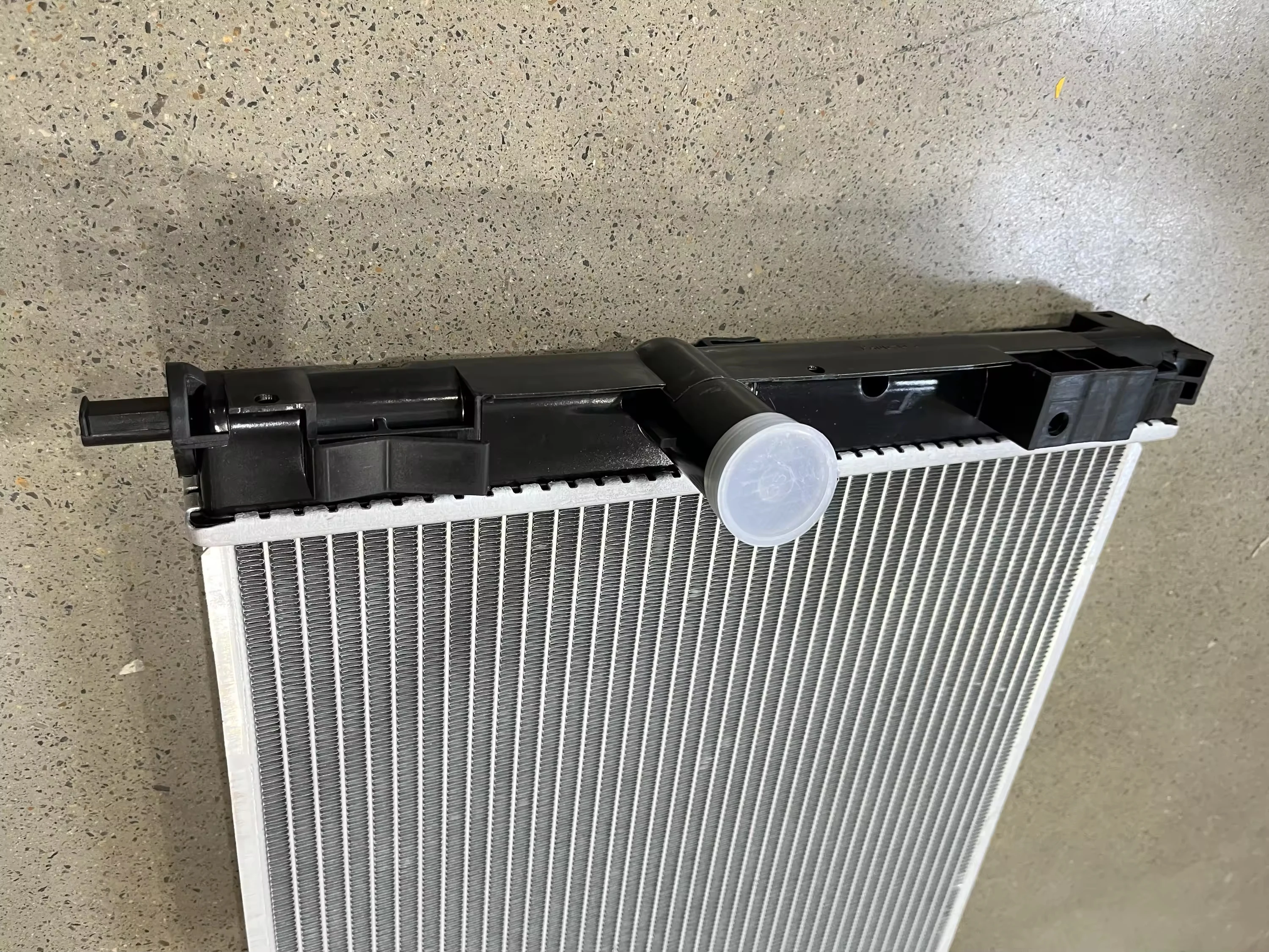 New Original Quality Engine Radiator 68004049AA/5191249AA for CU2951-16MT for AVENGER High Efficiency Heat Dissipation