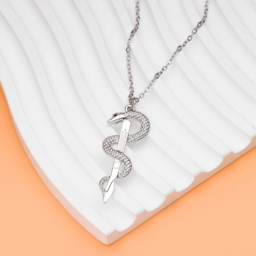 Surgeon Snake Scalpel Necklace Silver Gold Plated Pandent Medical Doctor Nurse Chic Surgical Jewelry Gift for Medicine Medico