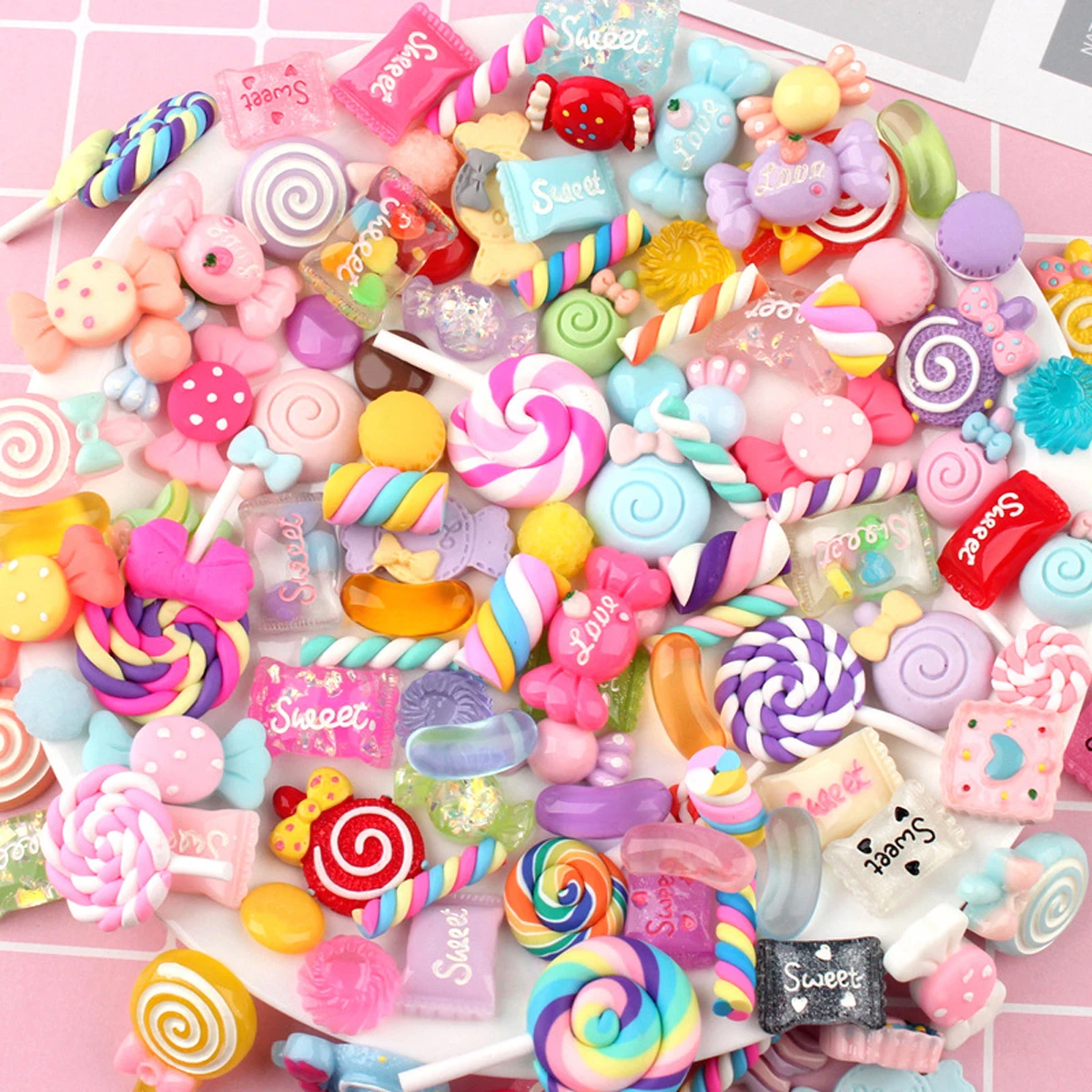 30 sztuk losowych zawieszek do slime'u z cukierkami Śliczny zestaw mieszanych słodyczy z żywicy Flatback Slime Making Supplies do majsterkowania i ozdób DIY