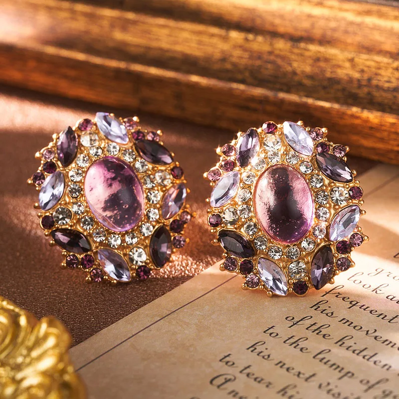 

Women's Light Luxury Design Elegant Inlaid Zircon Oval Ear Clip Fashionable And Versatile Niche Design Earrings