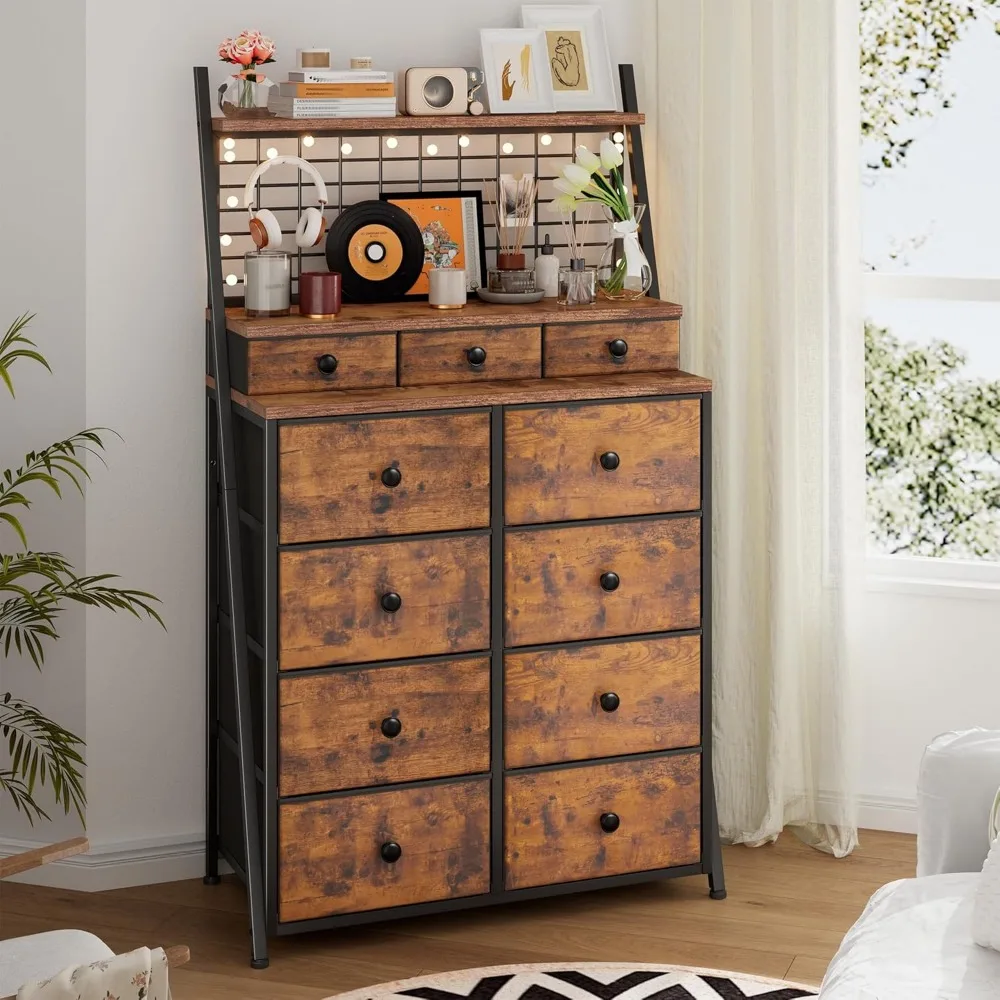Cômoda de 51 polegadas com iluminação LED com 11 gavetas, painéis de grade de arame e prateleiras abertas para quarto, entrada, dormitório e estilo rústico