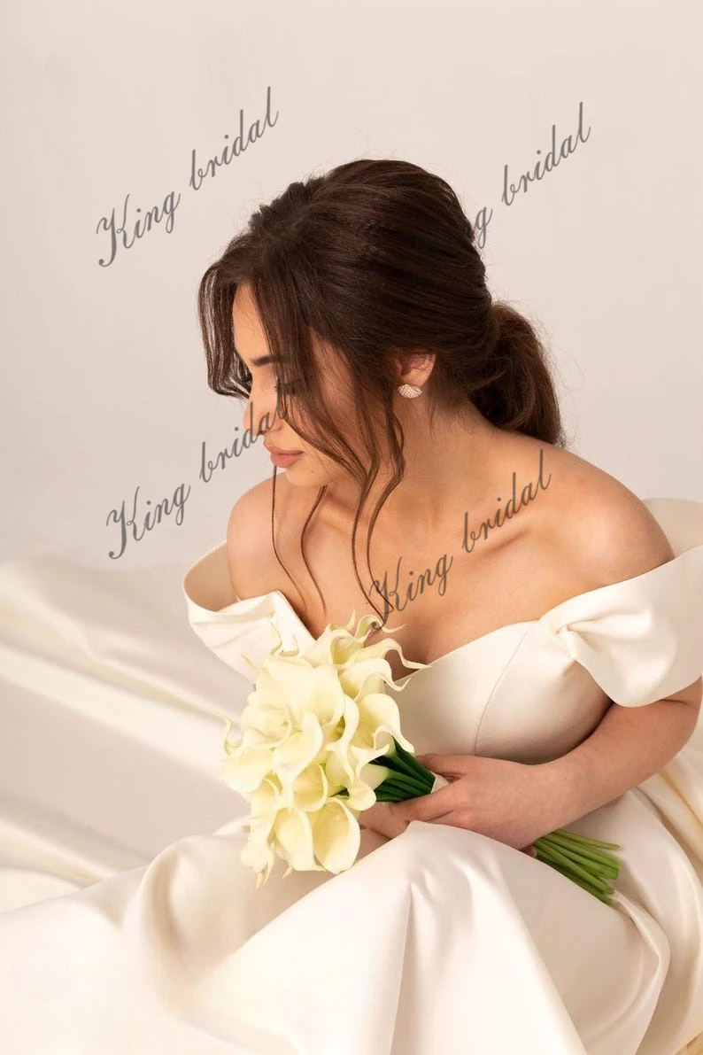 فساتين زفاف مشد برباط من الساتان العاجي بسيطة متواضعة بدون أكتاف بيضاء مع فتحة عالية فستان زفاف حديث على شكل حرف A