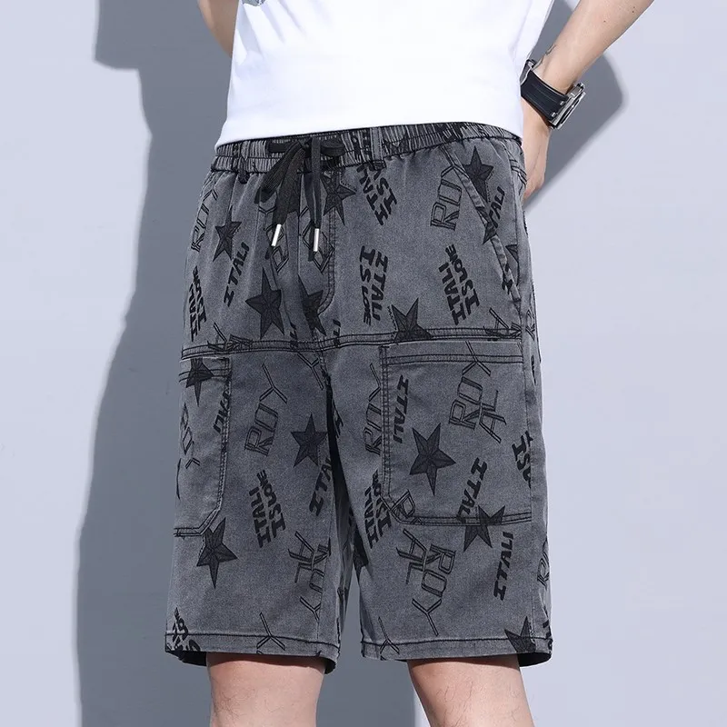 

Летние тонкие мужские повседневные джинсовые шорты с камуфляжным принтом, свободные, на резинке, со средней посадкой, модные брендовые шорты-джинсы