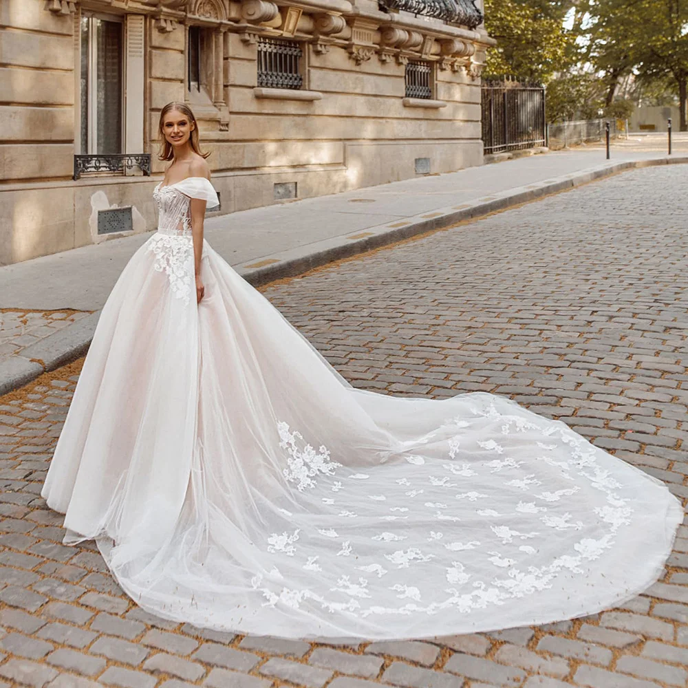 Vestido de novia de cola larga con hombros descubiertos, apliques de encaje, espalda descubierta