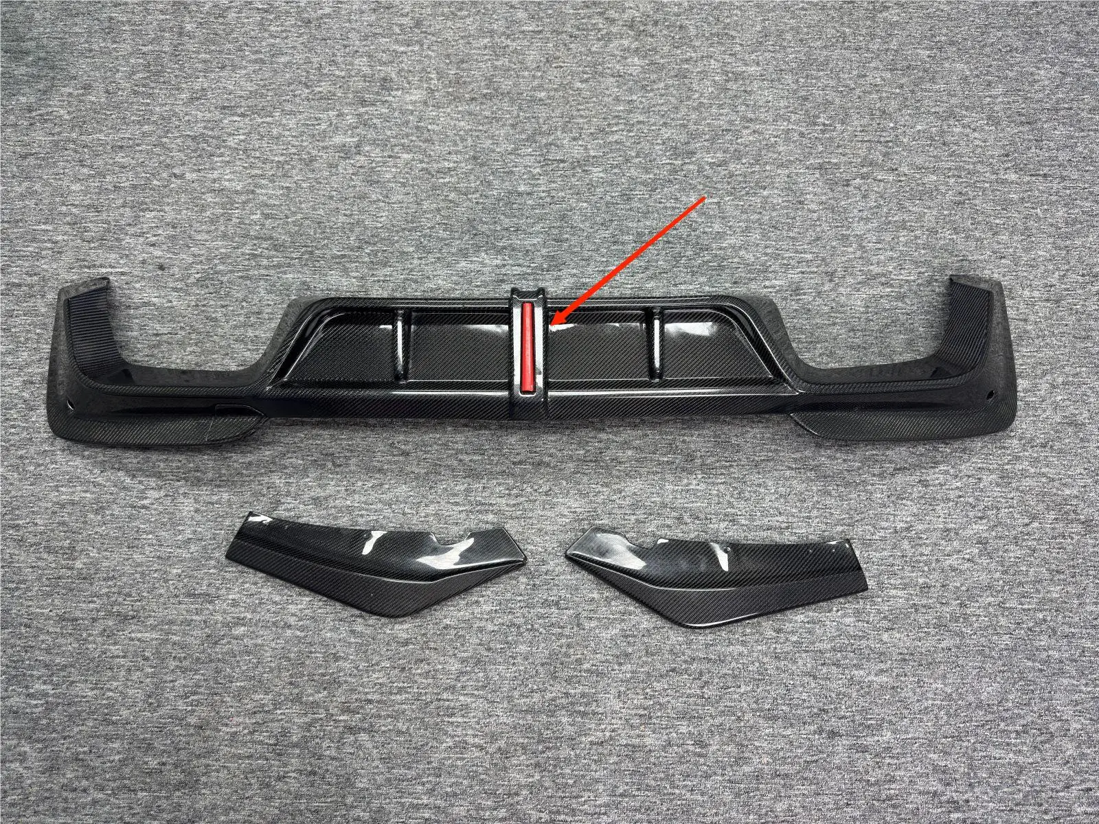 

Suitable for replacing the brake lights at the rear lip of the BMW X3 (model MF97) with carbon fiber. The rear lip light assembl