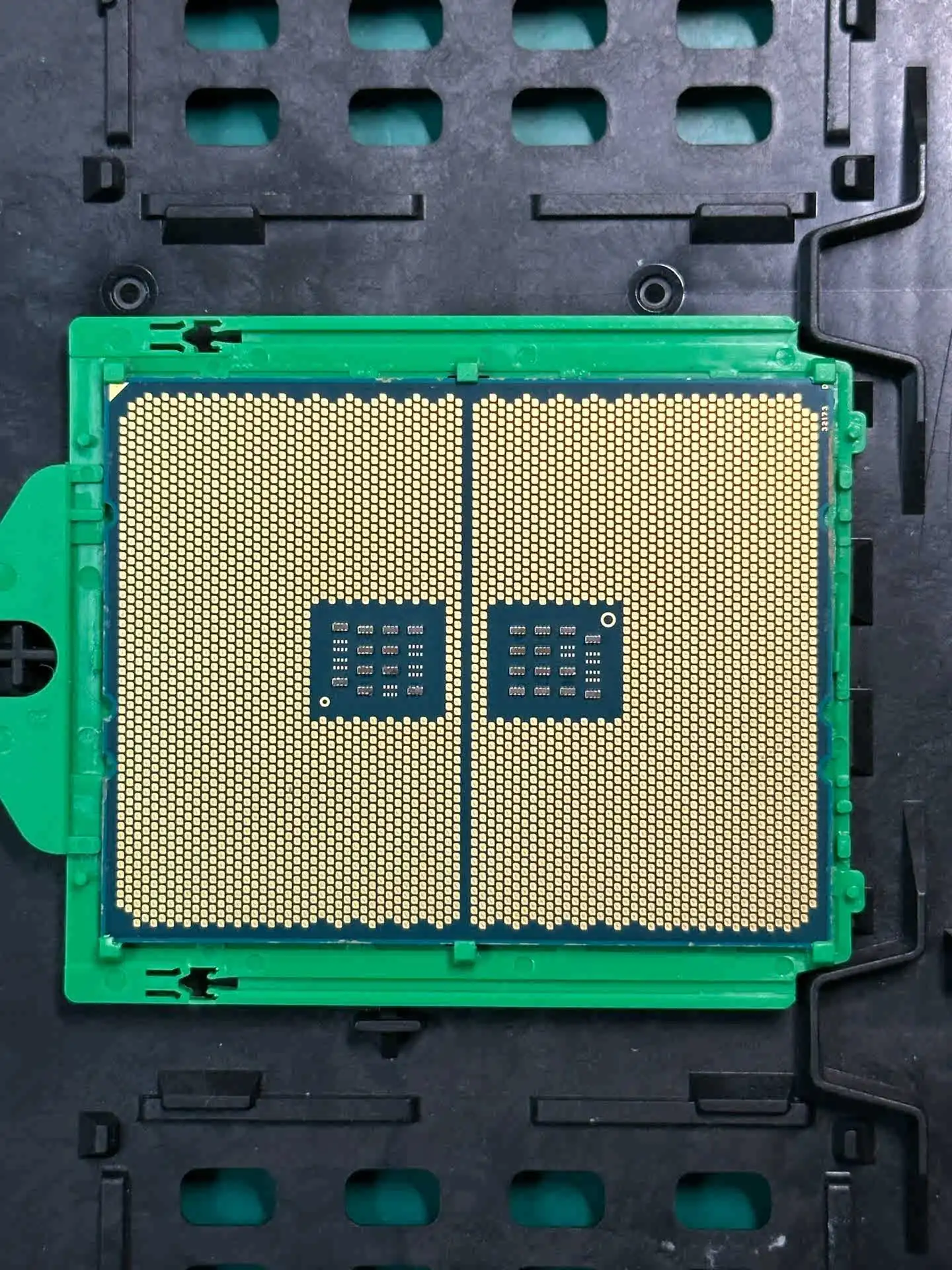 ไม่มีผู้ขายล็อก AMD epyc 7702 7742 7H12 7662 7763 7713 64คอร์โปรเซสเซอร์เซิร์ฟเวอร์ CPU สำหรับเมนบอร์ด epyc