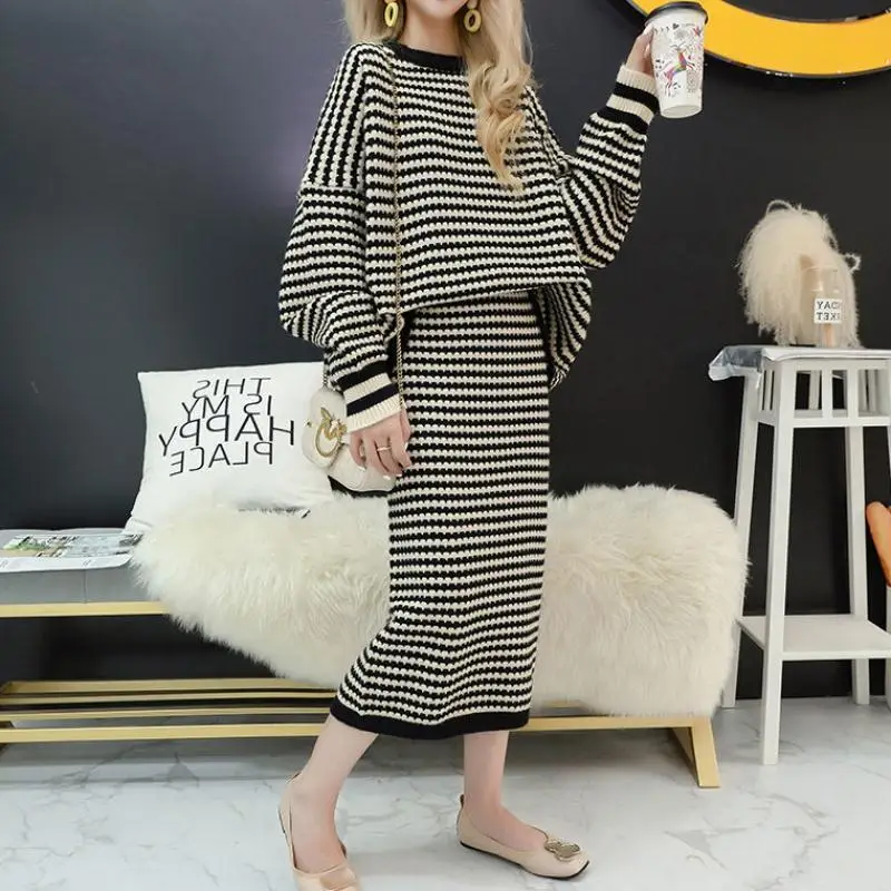 Autumn/Winter Fashion Outfits For Women's New Striped Loose Knit Round Neck Pullover Sweater High Waisted Skirt Two-piece Set