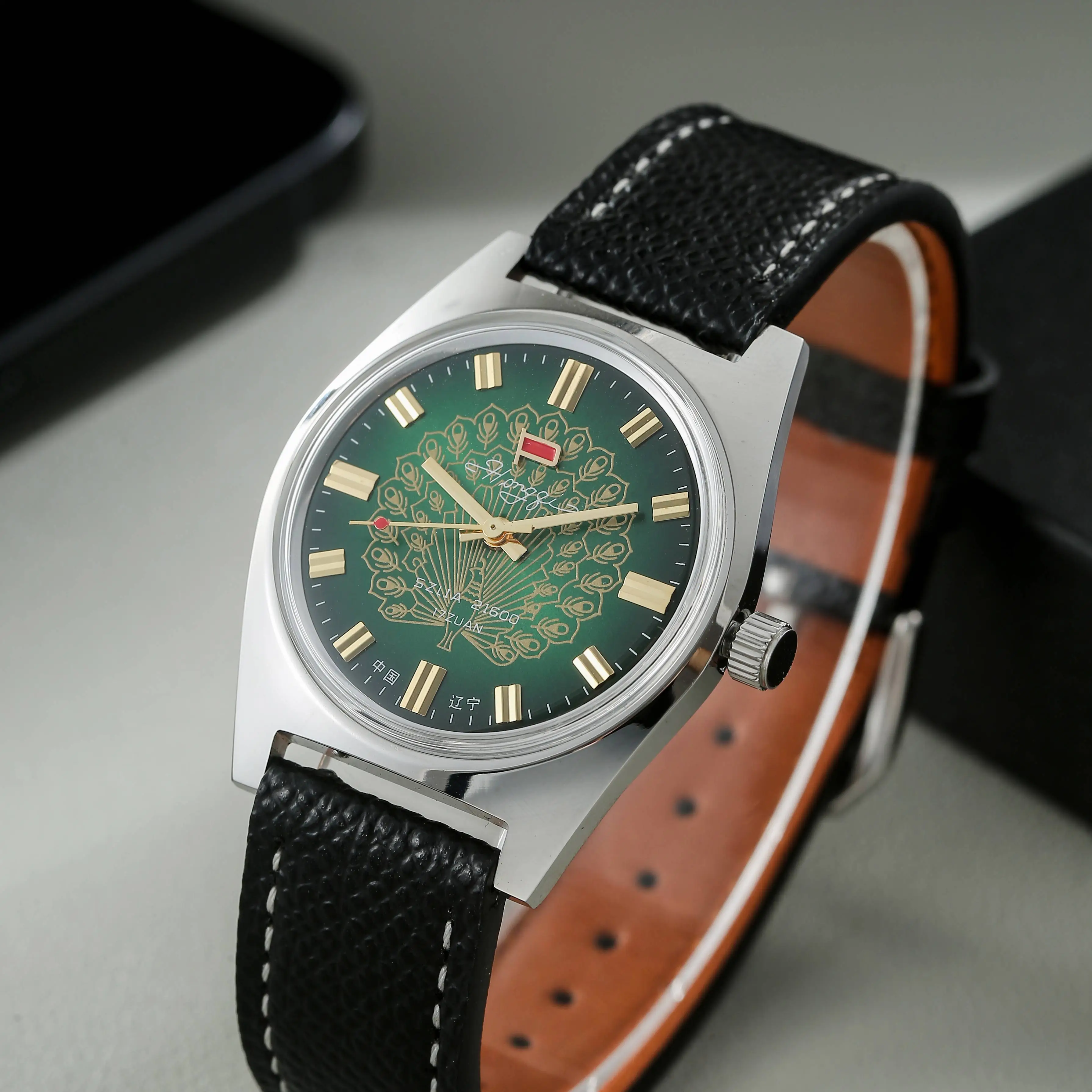 7120 Watches Hand‑Wind Mechanical Watch Men Dome Acrylic Crystal Green Peacock Carved Dial Vintage Leather Strap Wrist Watch