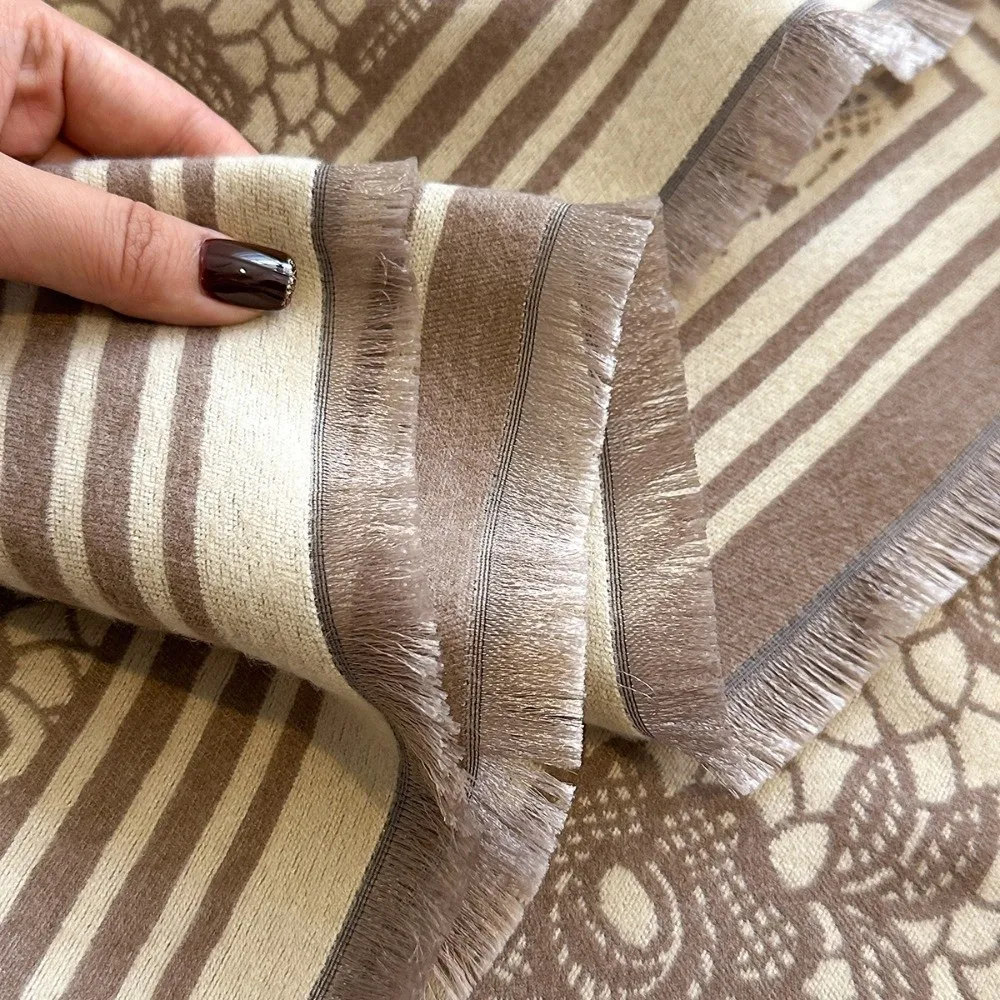 

Retro Luxury Imitation Cashmere Scarf Flower Pattern Two-Sided Winter Shawl Windproof Thick Warmth Blanket Scarf Winter Season