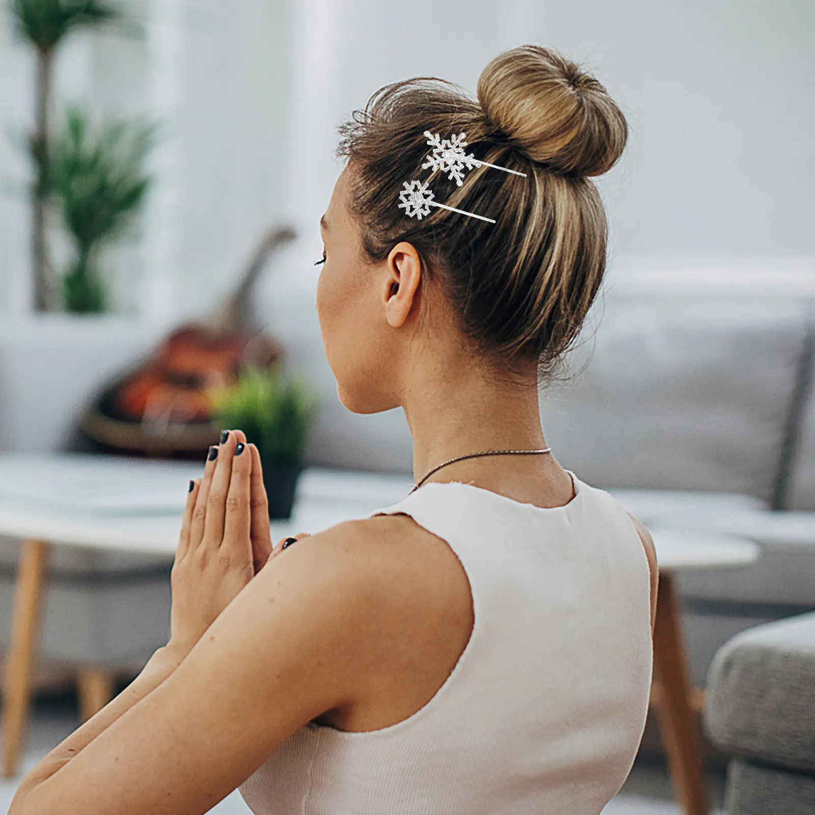 

2Pcs Snowflake Hairpins Sparkling Crystal Accented Barrette Clips for Bride Bridesmaid Hair Decoration Festival Hair Tools