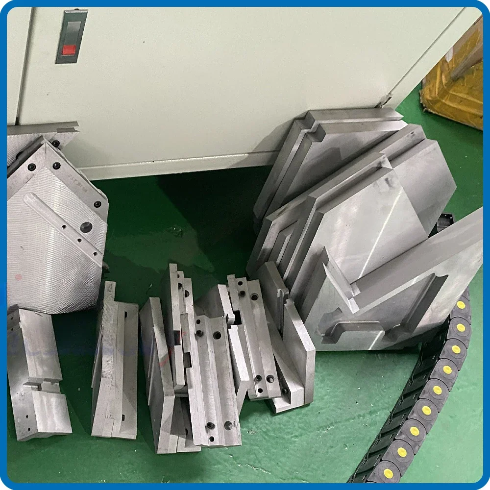 New single-head UPVC/UVPC window welding machine PVC manufacturing plant construction industry, featuring core PLC engine