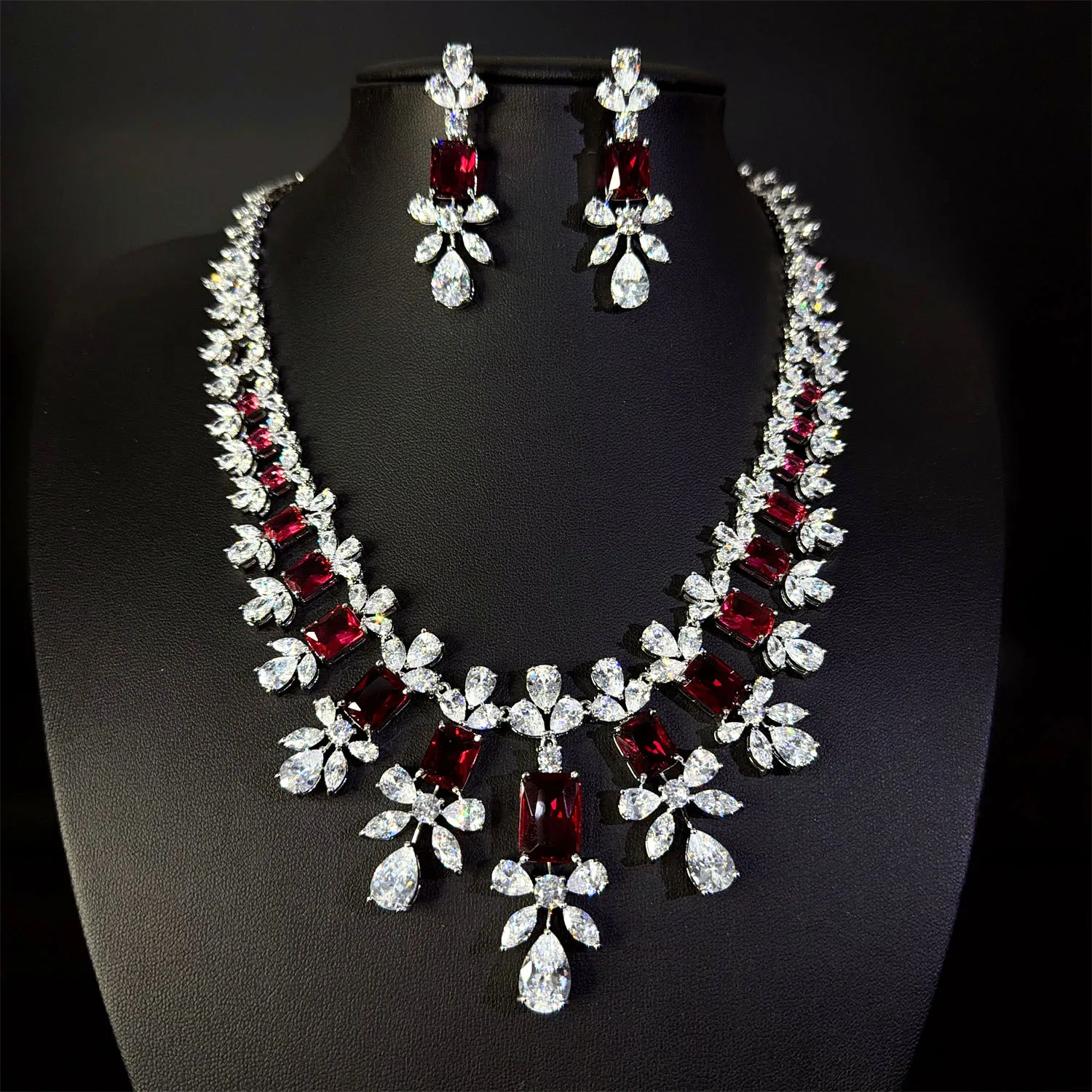 

New Heartbeat Charm Red Square Necklace Earring Set Women's Clothing Light Luxury Jewelry Wedding Bridal Holiday Gift M-942