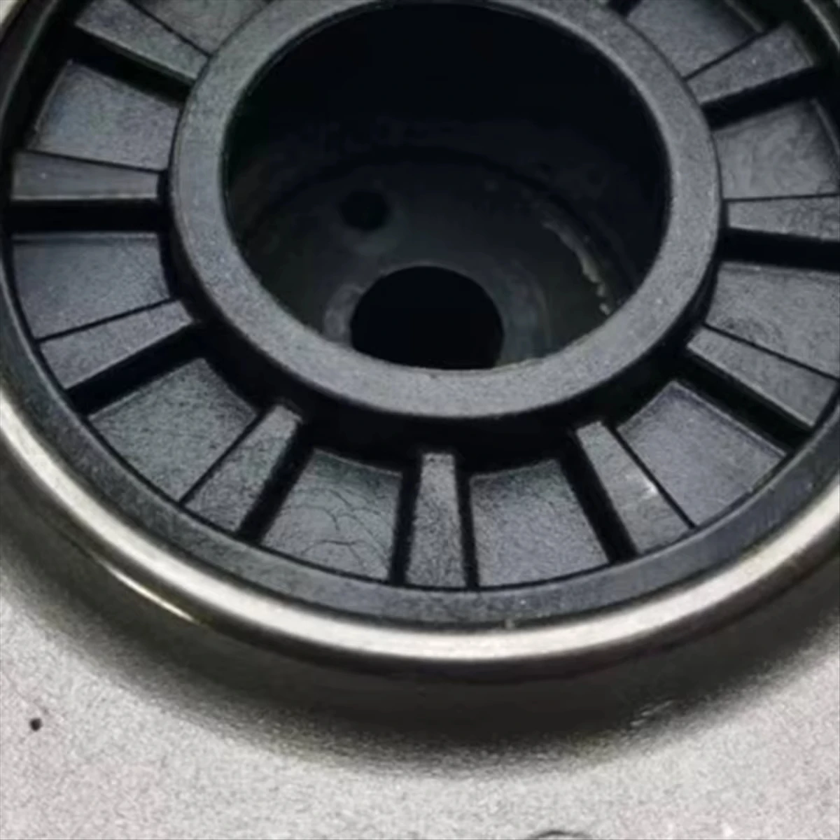 1188370-00-C Tesla Model 3/Y 전면 충격 흡수 장치 상단 커버 전면 댐퍼 상단 고무 118837000C 썸네일 4