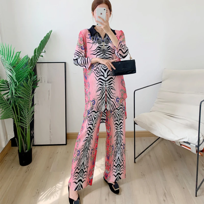 

Women's Miyake Pleated Suits Autumn New Turn Down Collar Irregular Hi-Lo Blouse + Wide Leg Pants Printed Two Piece Set