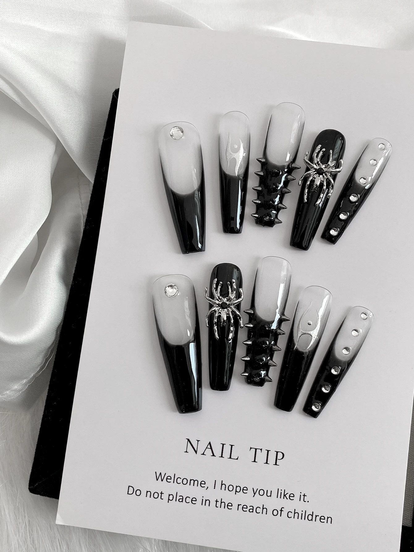 Gothic Black White Gradient Press On Nails,3D Silver Spider Rivet Fake Nails Long Coffin Nail Tips Halloween Party Nail Art
