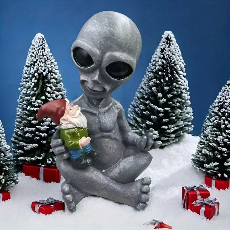 Alien Hugging Gnome, Resin Alien Gnome, Suitable for Outdoor Garden Lawn Decoration, Unique Statue Ornaments