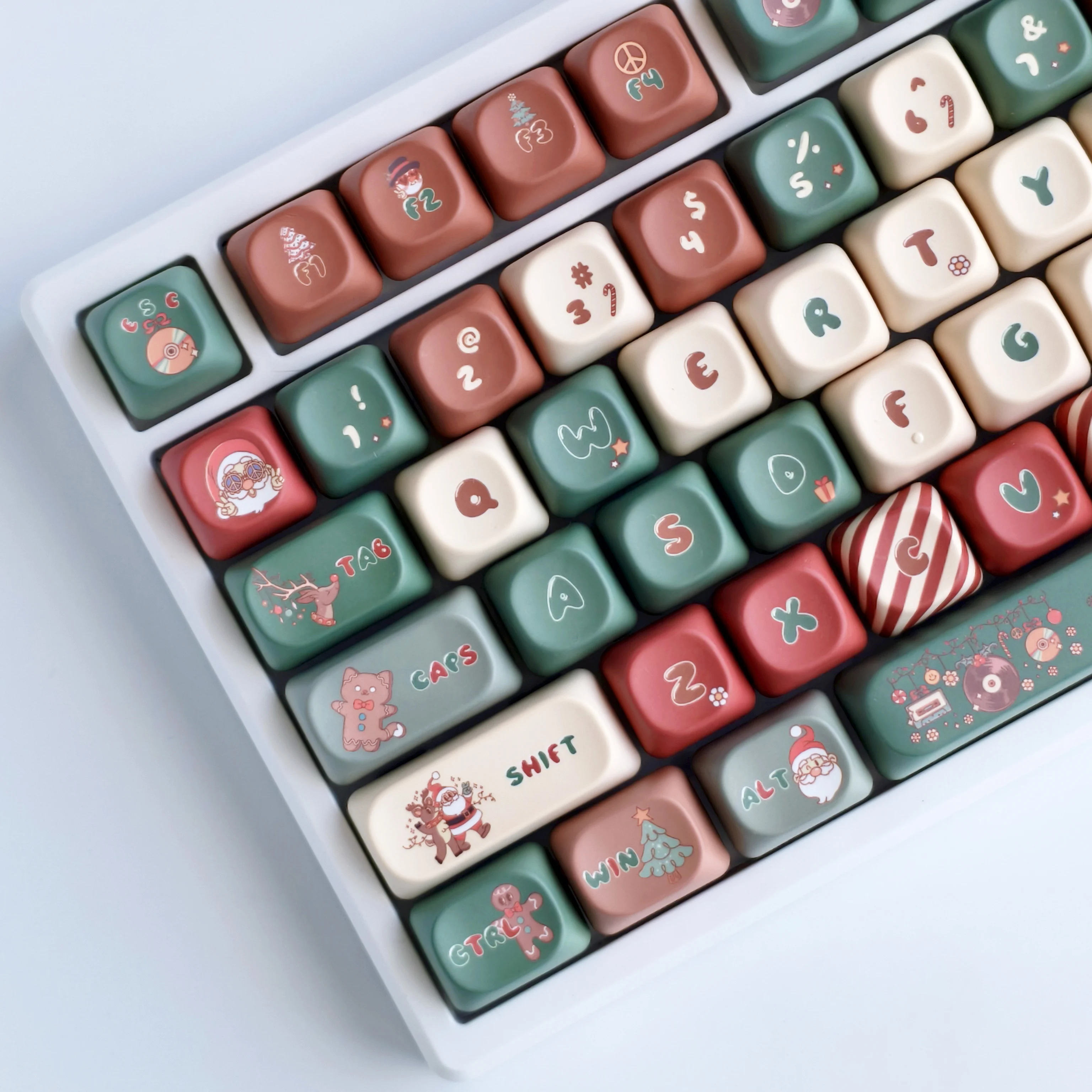 Merry Christmas Keycaps MOA Profile Cute Elk Santa Claus Keyboard Caps PBT Thermal Sublimation Red and Green Xmas Keycap Gift
