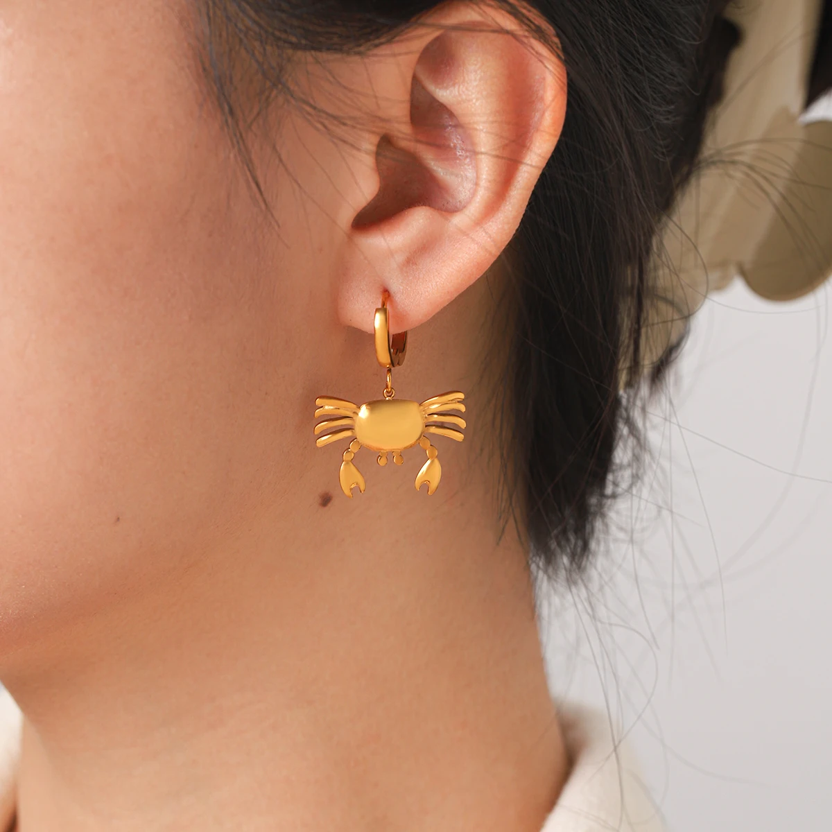 

Summer Stainless Steel Crab Drop Unusual Hoop Earrings 18K Gold Plated Ocean Style Fashion High Quality Jewelry Gift for Women