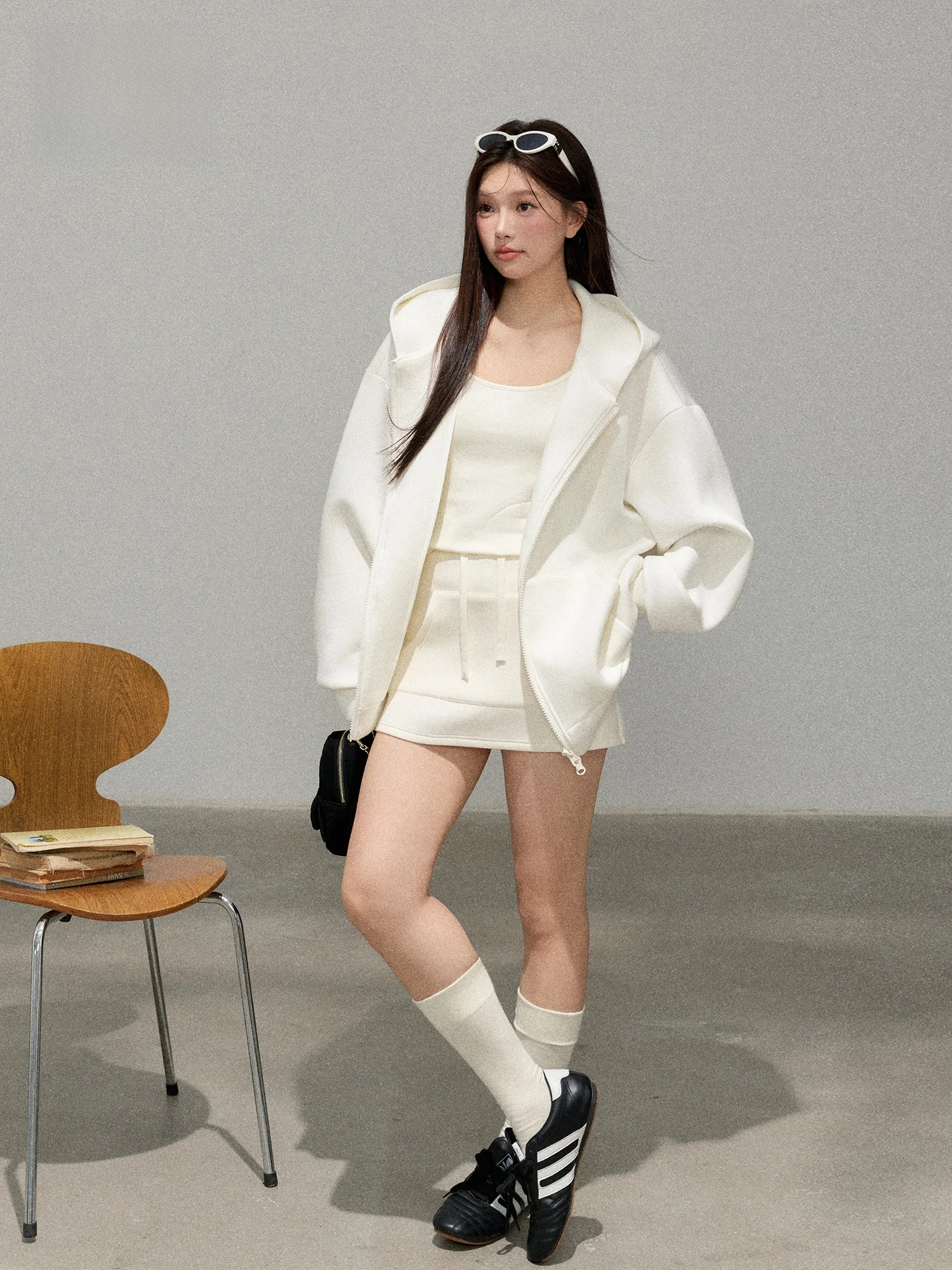 

plus Size Women's Hoodie Skirt Set Milk White Korean Style Slimming Commute High Waist A-Line Short Skirt Fashionable Three-P...