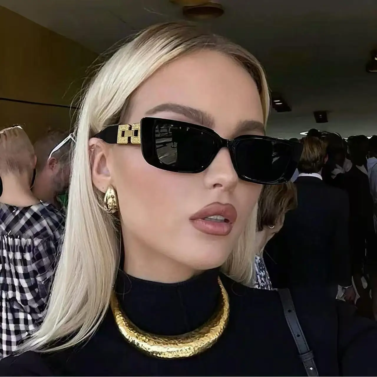 Gafas de sol cuadradas nuevas 2026 para mujer, estilo europeo y americano, de alta gama, con cadena metálica, a la moda, para fotografía callejera, modelos de tendencia.