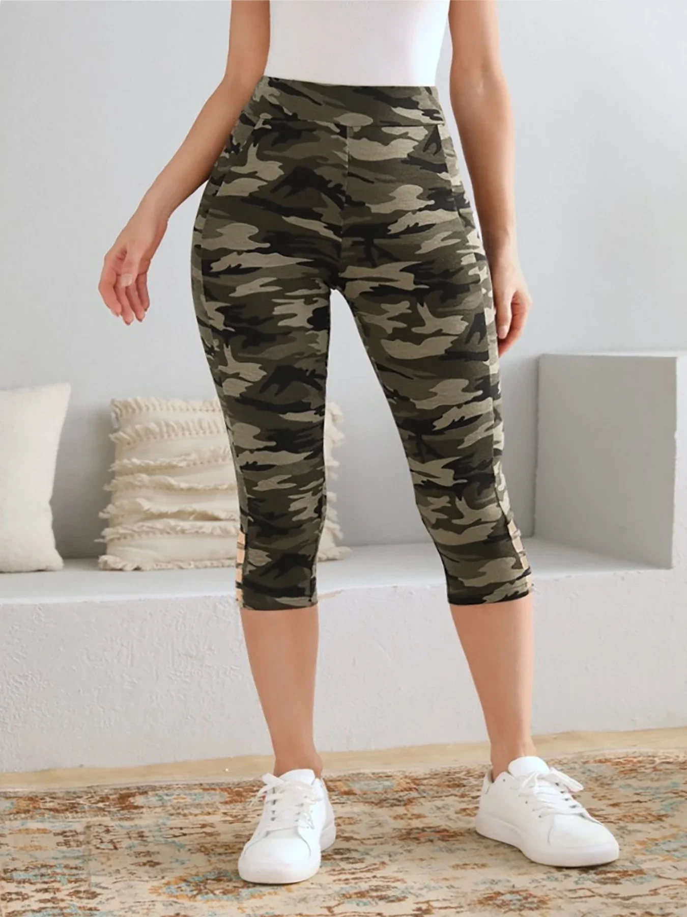 Damskie legginsy Capri w dużych rozmiarach z wycięciami w paski z boku Stylowe, elastyczne, dzianinowe, sportowe, modne spodnie na co dzień