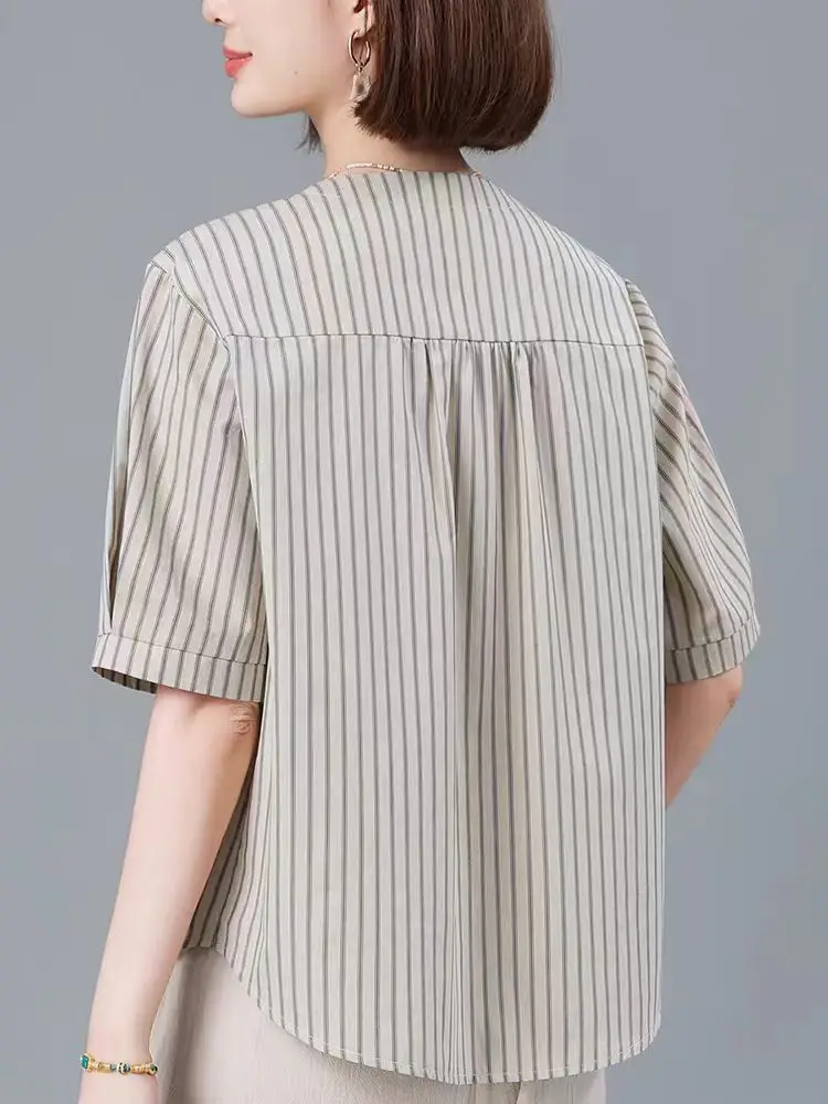 Chemise d'été en coton à manches courtes et col en V coupe ample