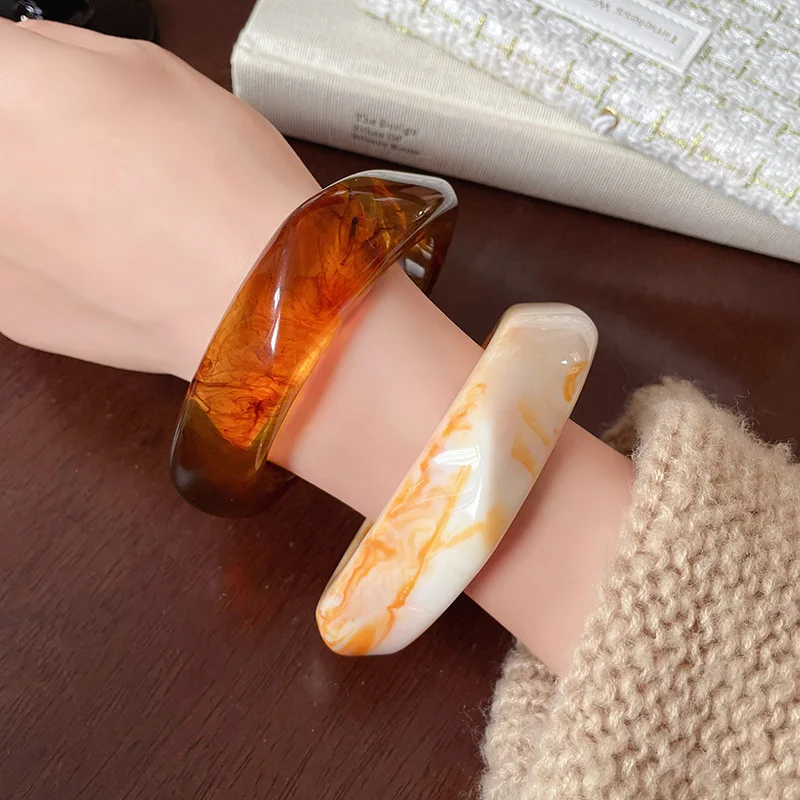 Irregular Coffee Beige Thick Punk Resin Bangles for Women Retro Round Acrylic Smudging Bangle Unique Banquet Hand Jewelry M1