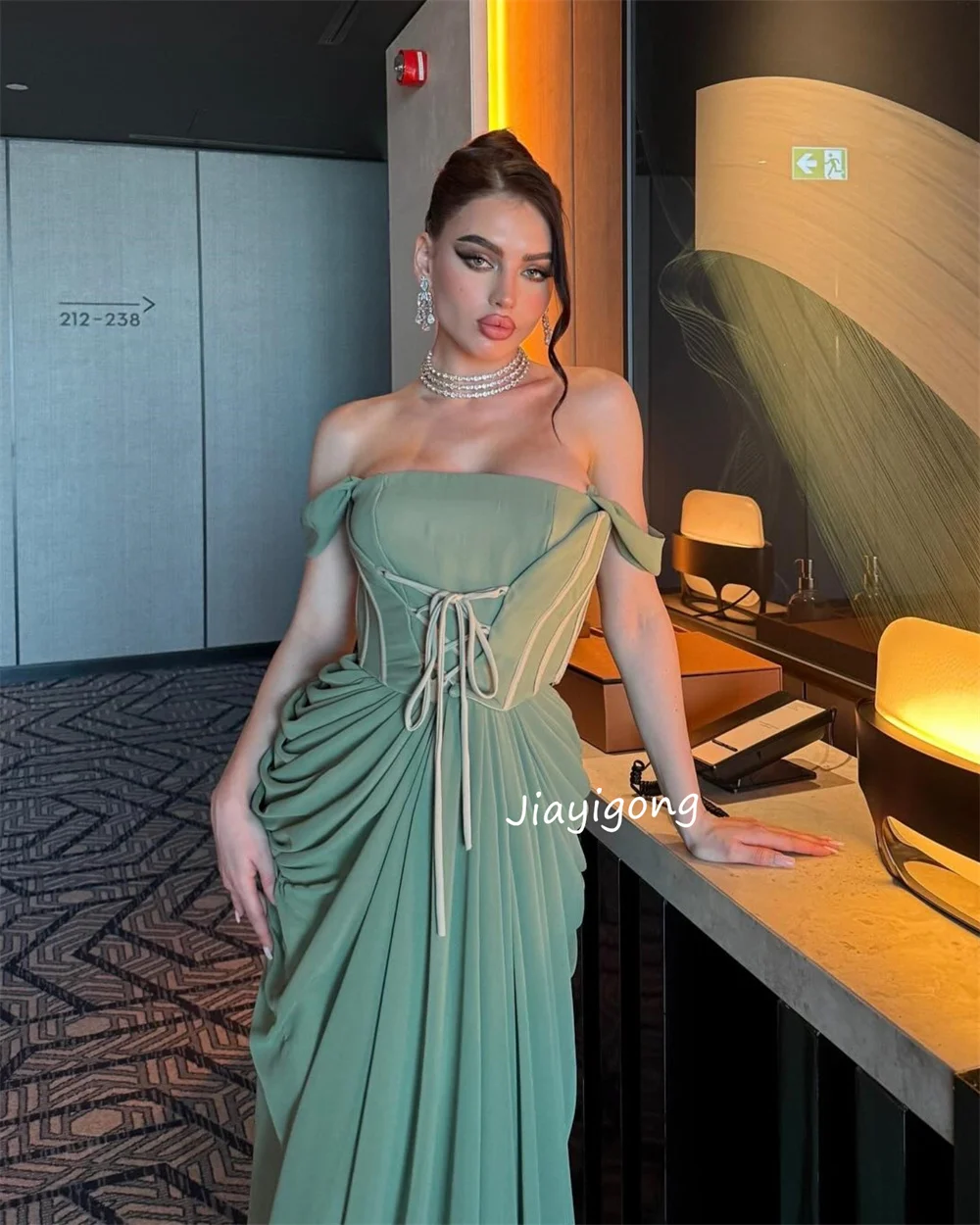 تخصيص رائعة الشيفون الطية ألف خط خارج على الكتف فساتين طويلة مناسبة مخصصة جودة عالية مثير