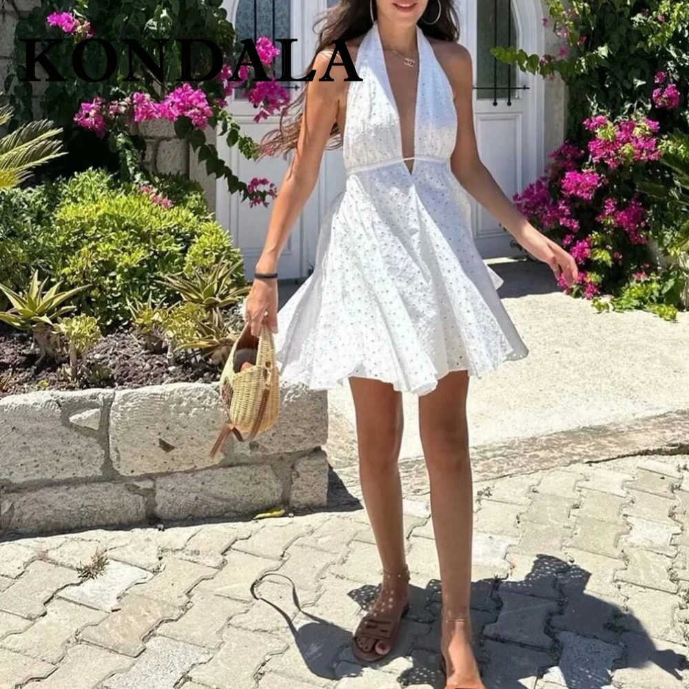 فستان KONDALA أنيق أبيض مفرغ للنساء موضة 2025 فستان صيفي مطرز برقبة على شكل حرف v بدون ظهر ثنيات فستان نسائي صغير
