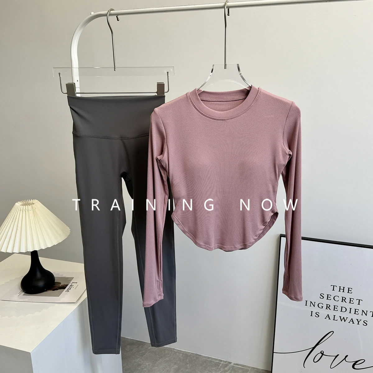 

Женский костюм для йоги, осень 2021, новый стиль с нагрудником, короткая утягивающая одежда для бега с длинными рукавами, спортивная одежда для фитнеса и тренировок